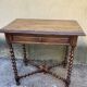 Bureau  entretoises et pieds torsadées - style Louis XIII