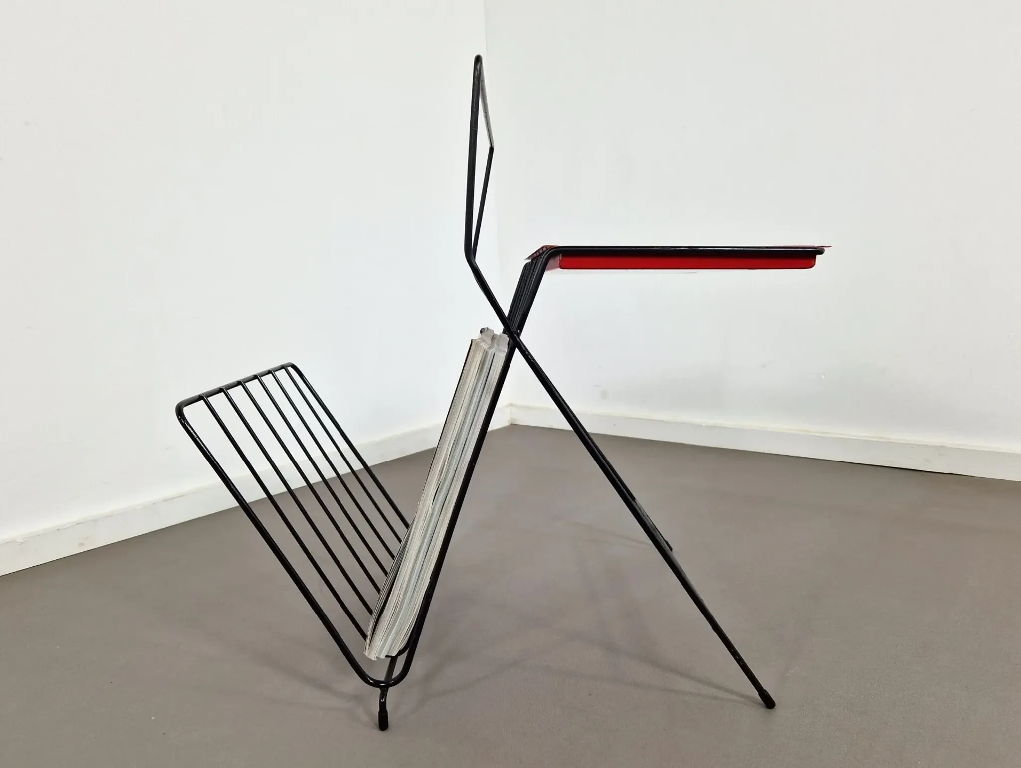 Vintage magazine rack | 1960s