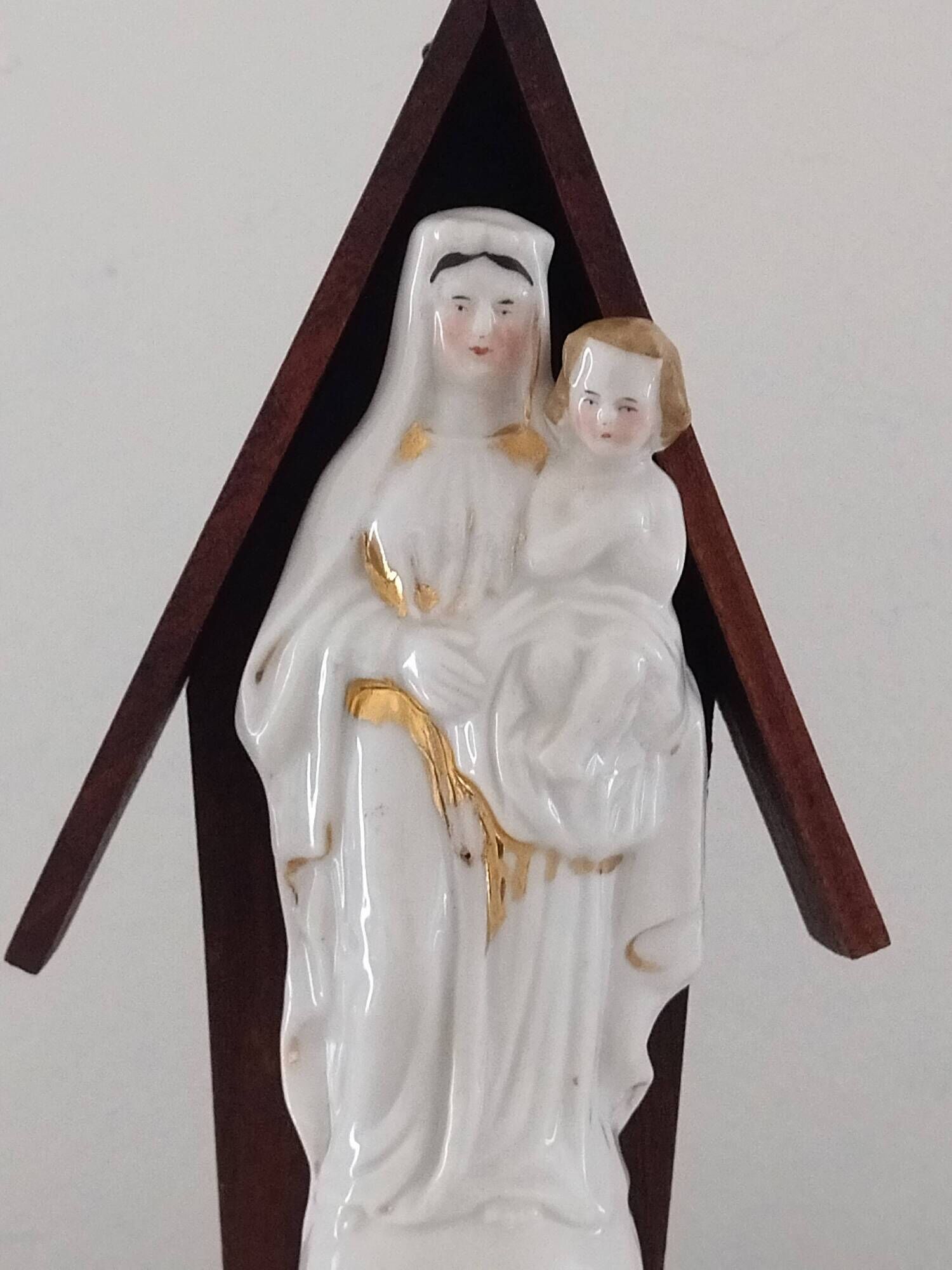 Statuette of the Virgin and Child in porcelain Old Brussels XIX and its niche