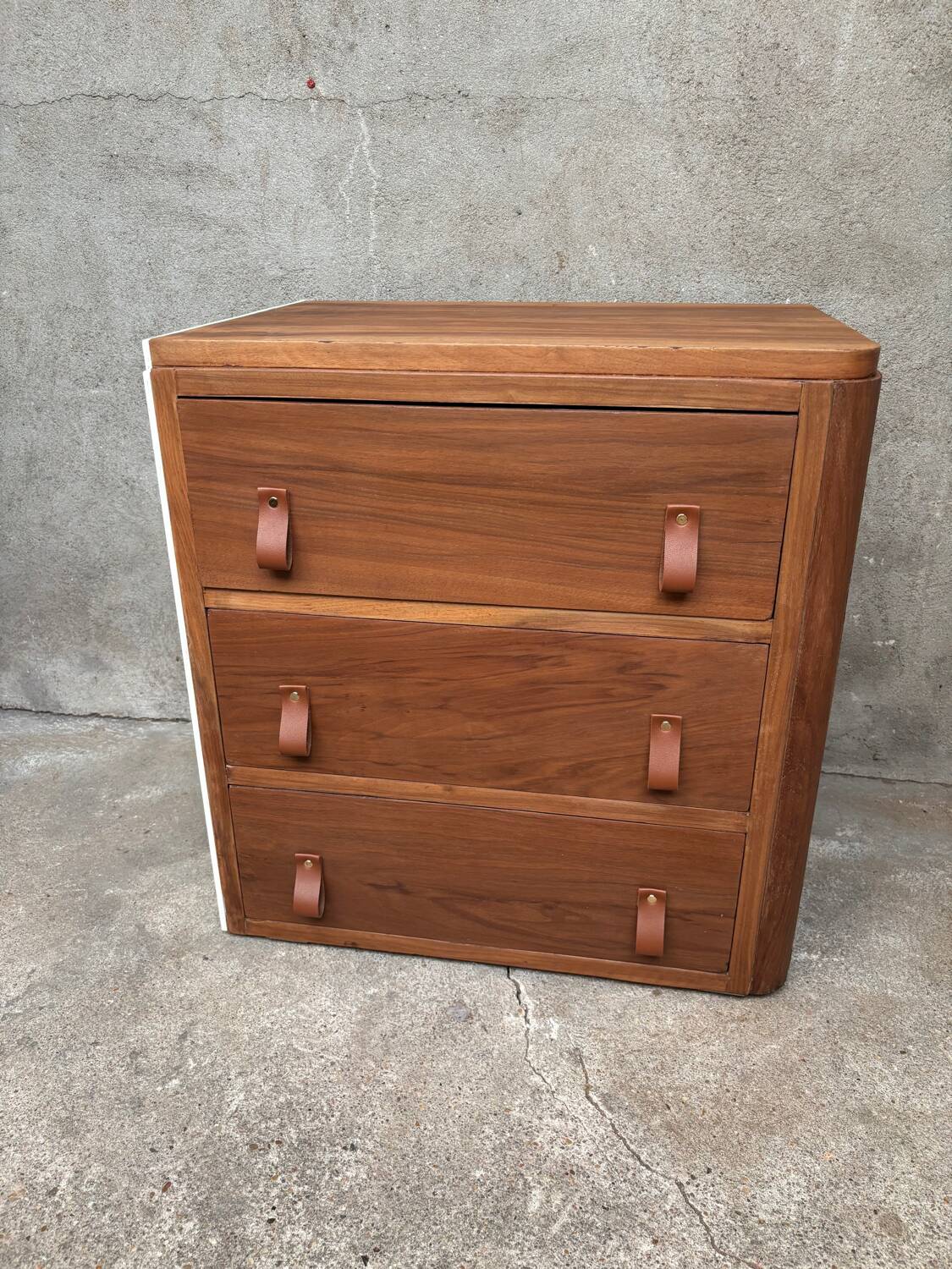 Small late Art Deco chest of drawers