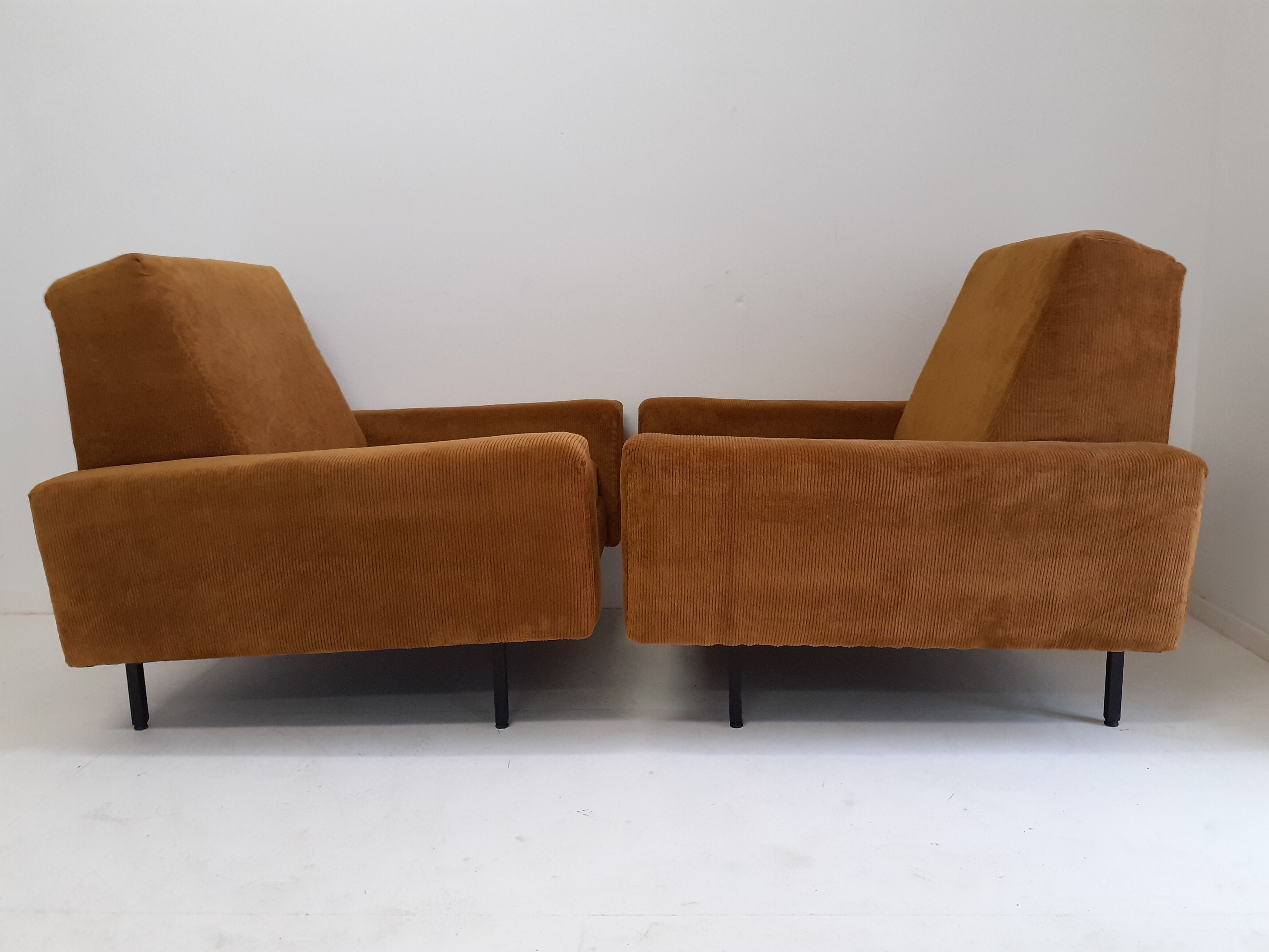 Paire de fauteuils année 50