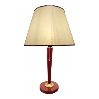 Red-tinted desk lamp in the mass