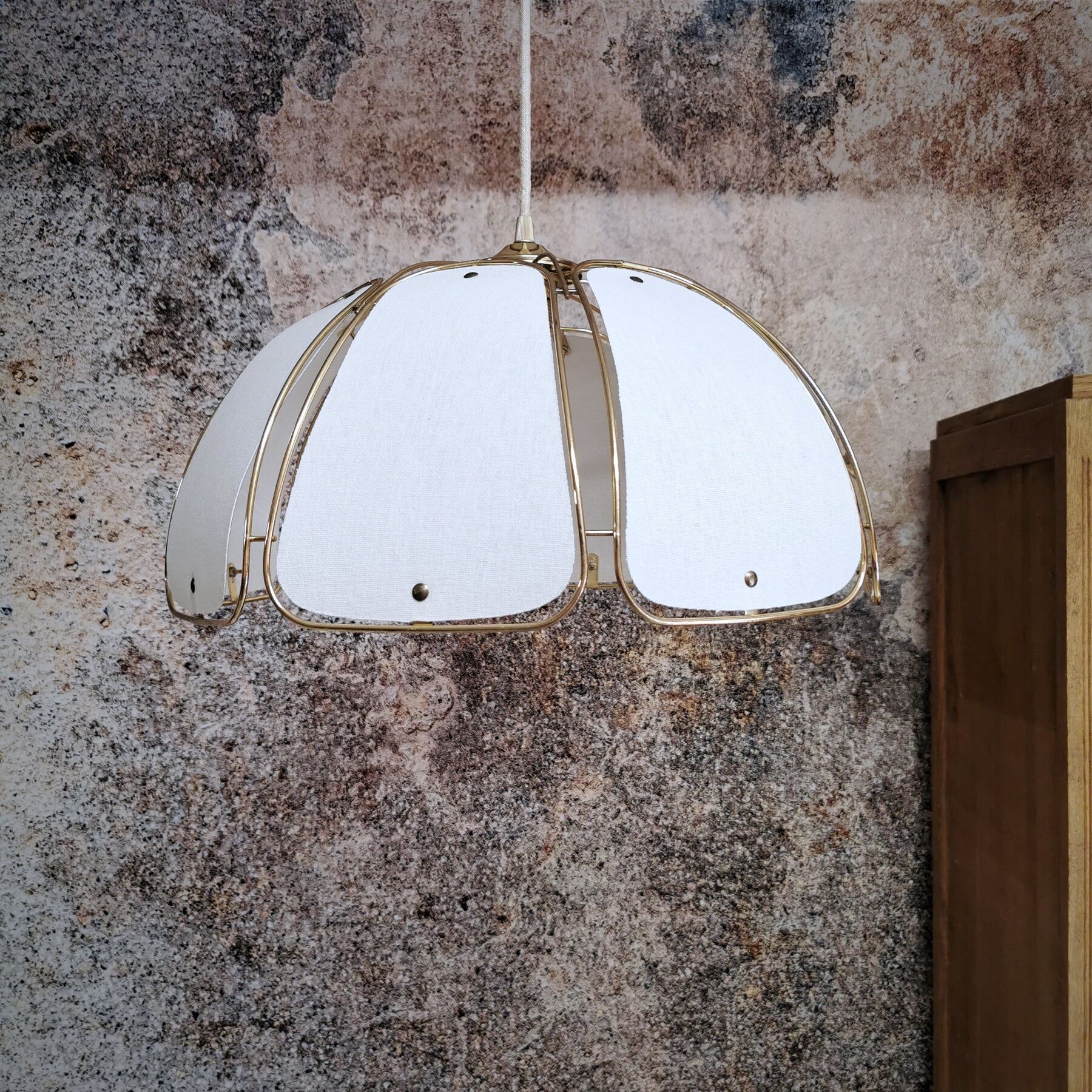 Suspension structure metal and linen