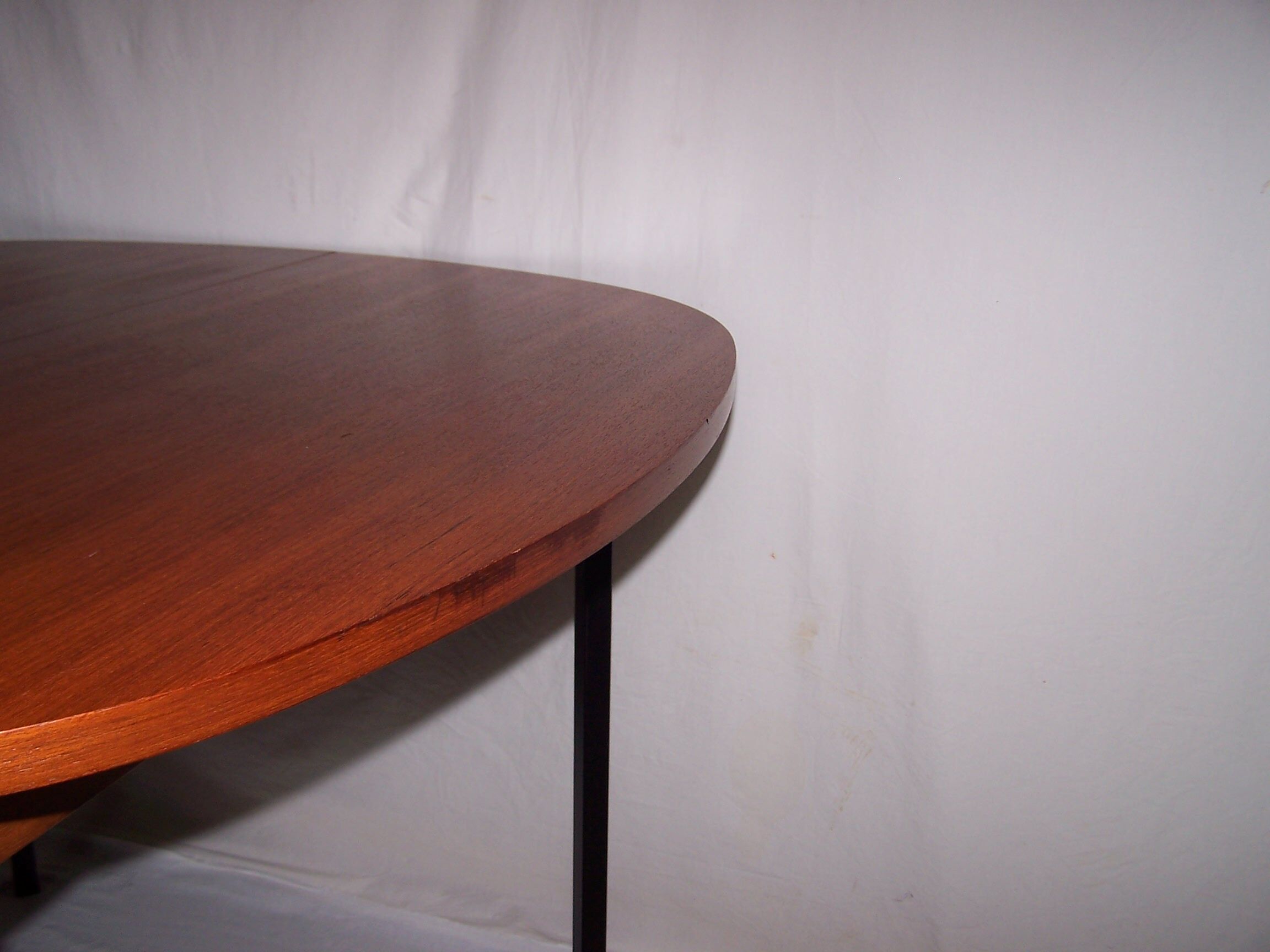 Table Trc 20 by Pierre Guariche, editions Huchers Minvielle 60
