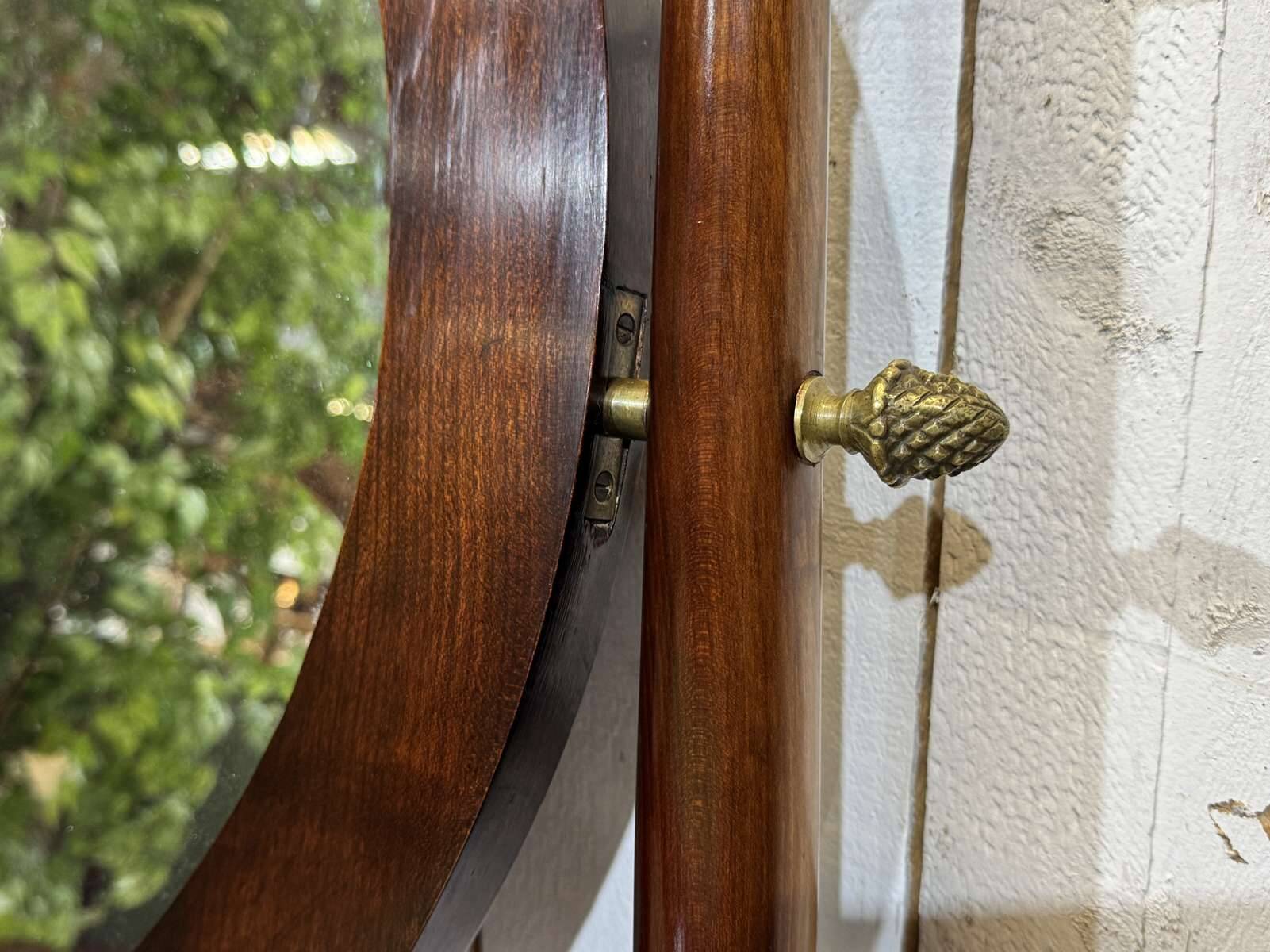 Empire hairdresser from the 19th century in mahogany with a marble top.