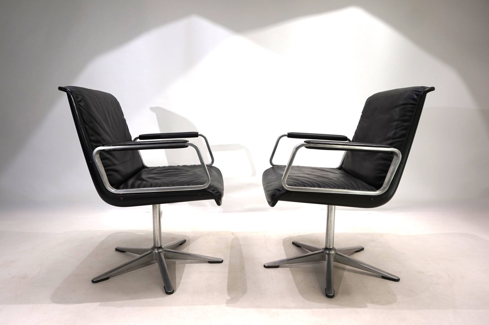 Set of 2 Wilkhahn Delta conference/dining chairs from the Delta Group