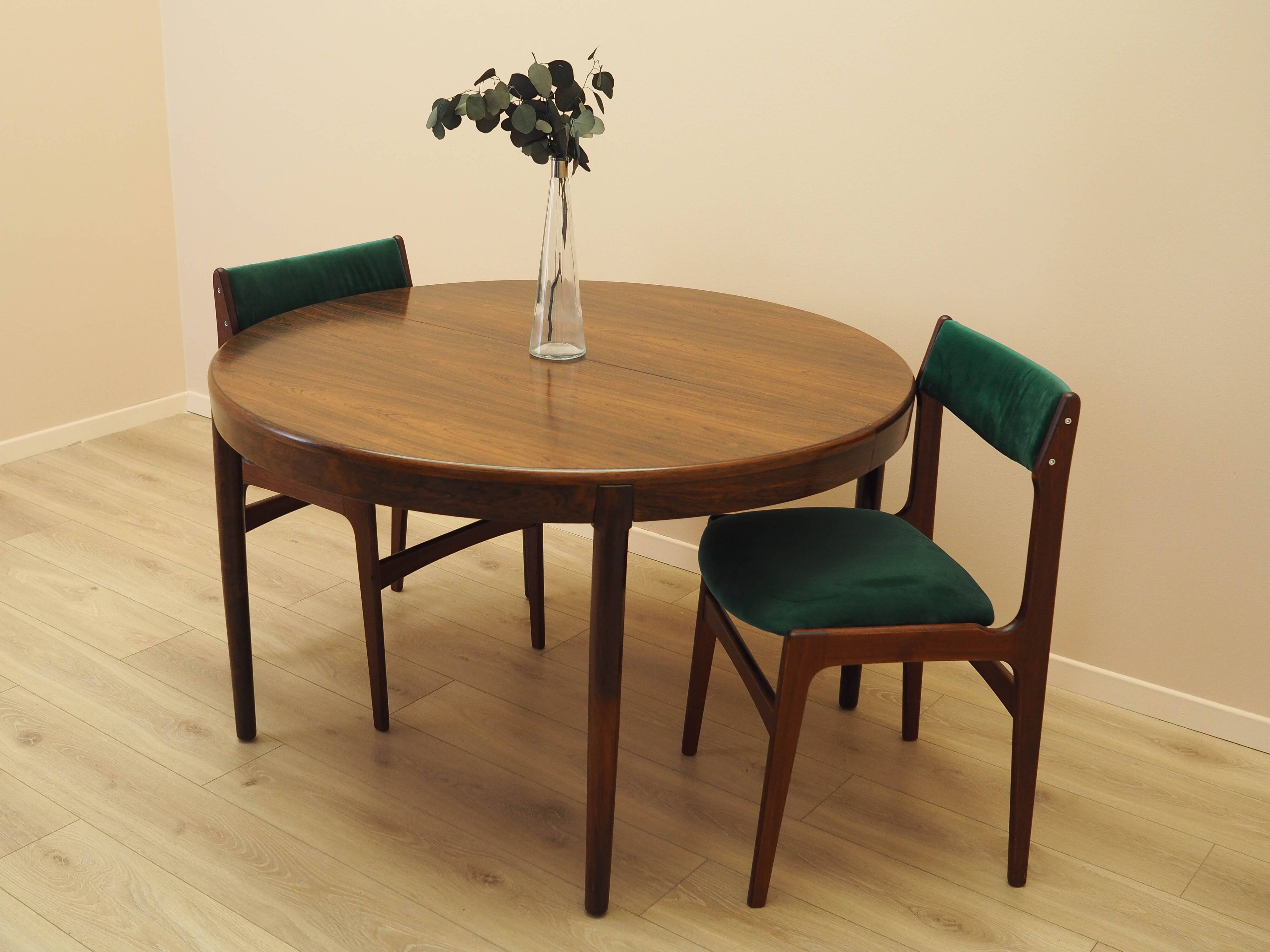 Round rosewood table, Danish design, 1960s, designer: Harry Østergaard, man