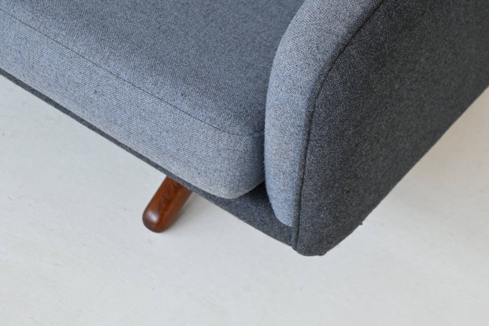 Canapé trois places Illum Wikkelso modèle ML-90 Laursen Danemark 1960