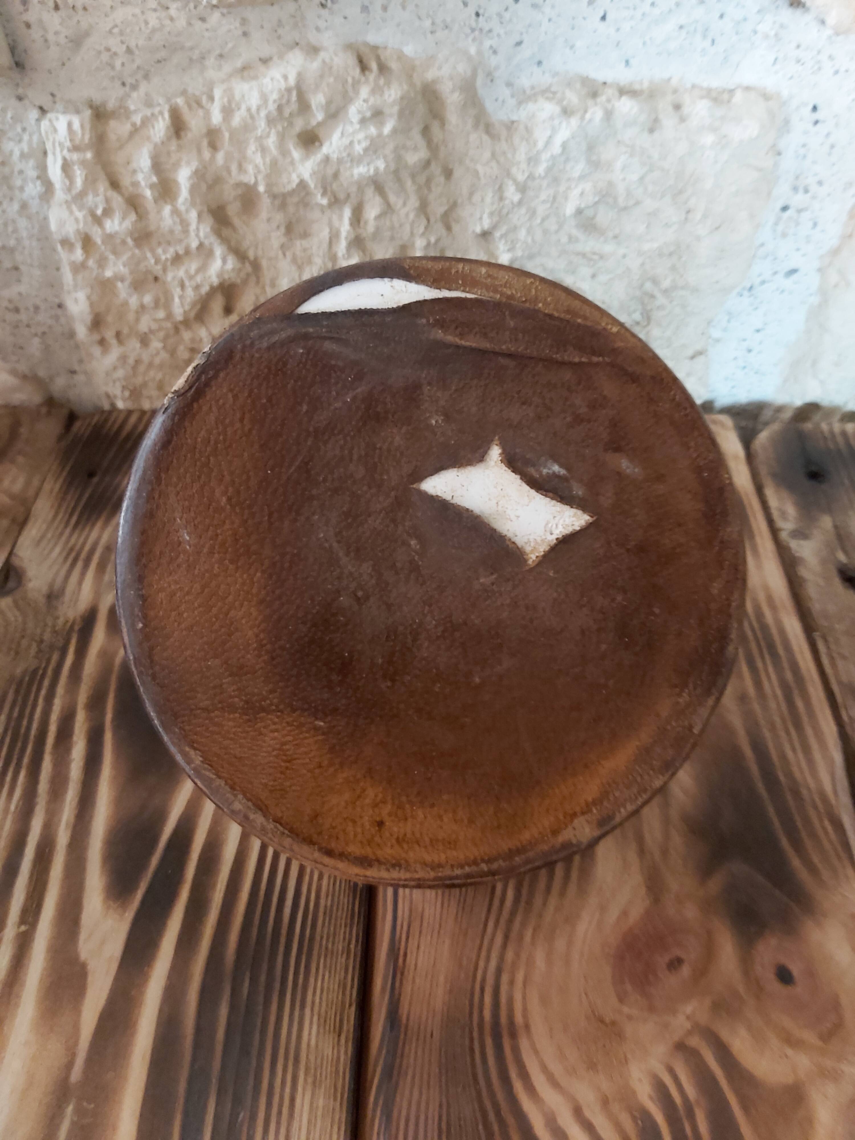 Tobacco pot with humidifier