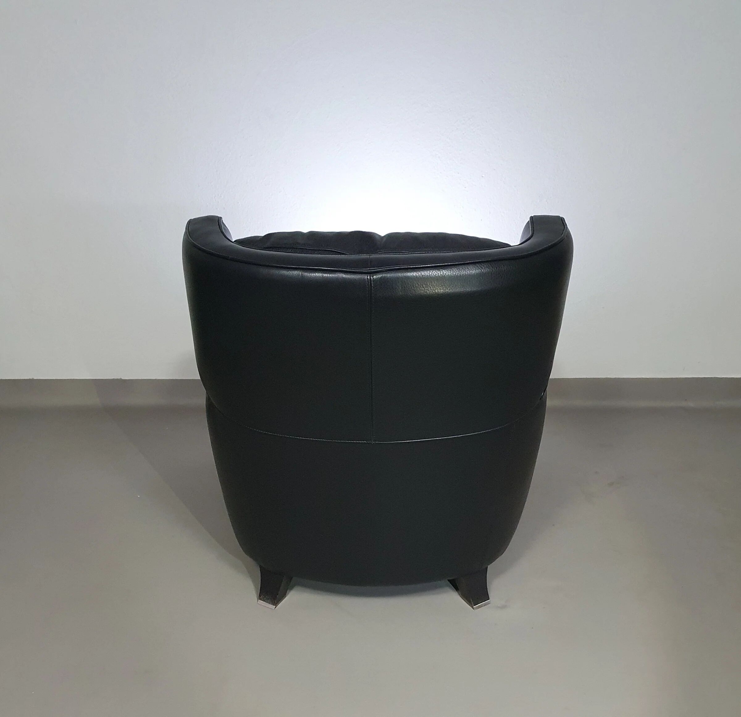 Amadeus Natuzzi lounge chair / black leather