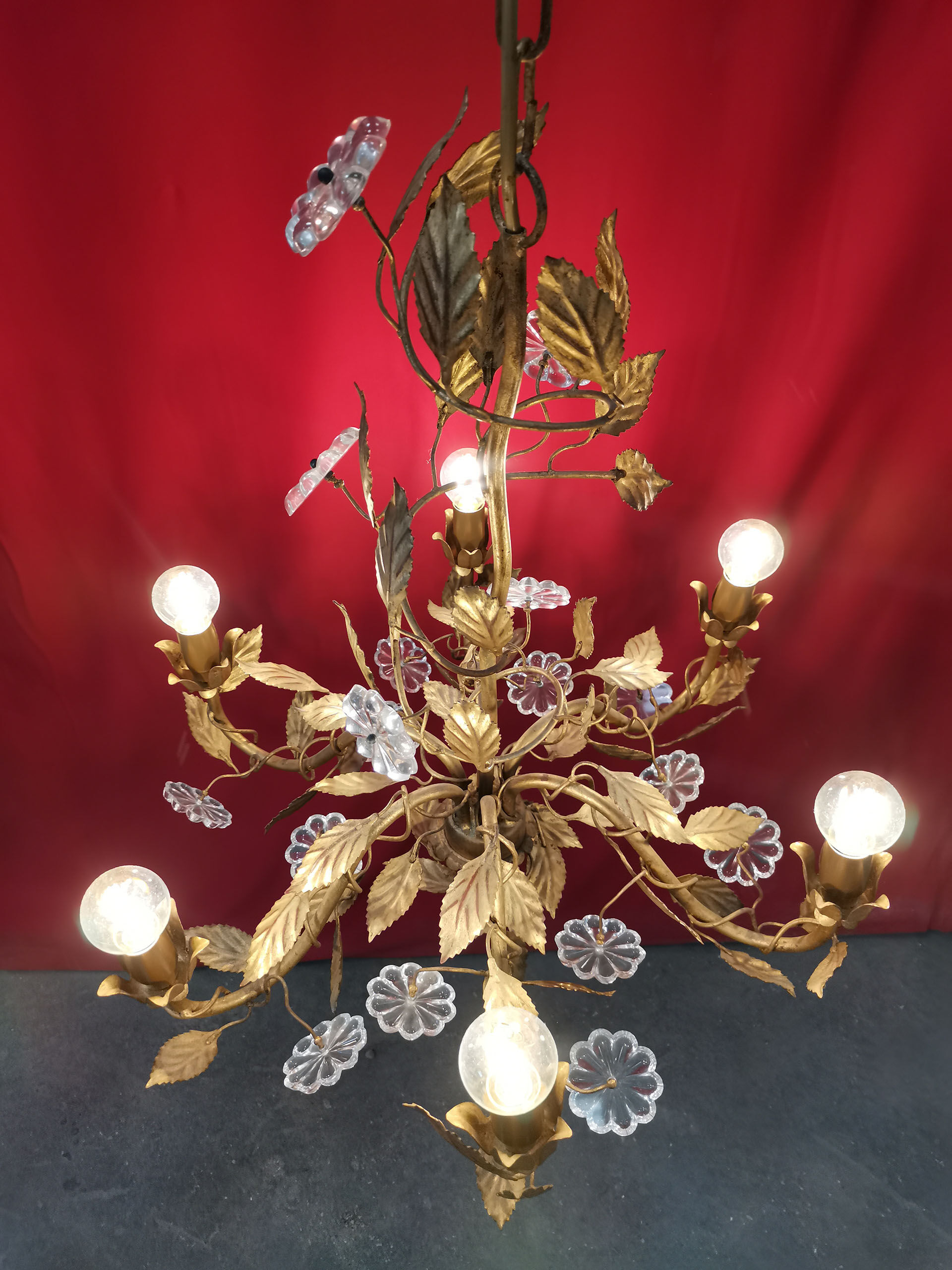 Lustre au feuillage doré et pampilles