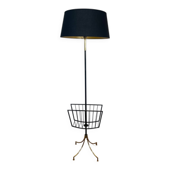 Designer floor lamp in black lacquered metal and brass, incorporating a magazine rack