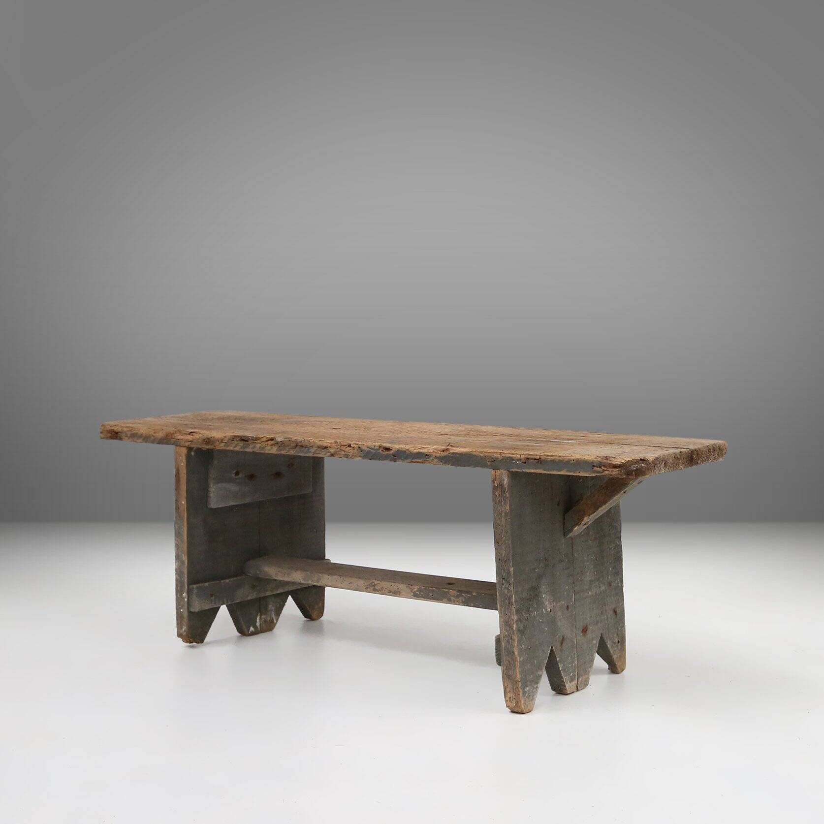 Banc en bois massif gris industriel, France, années 1890.