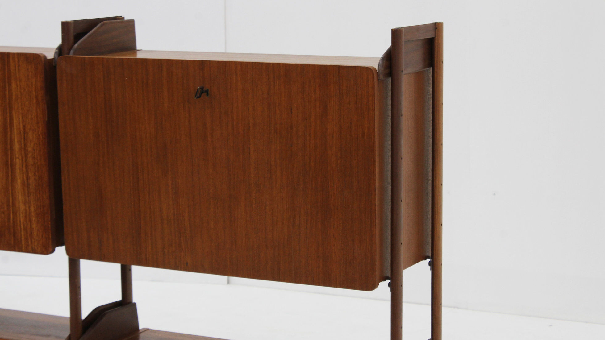 Vintage Italian mid-century bookcase wall cabinet from the 1960s, Italy.