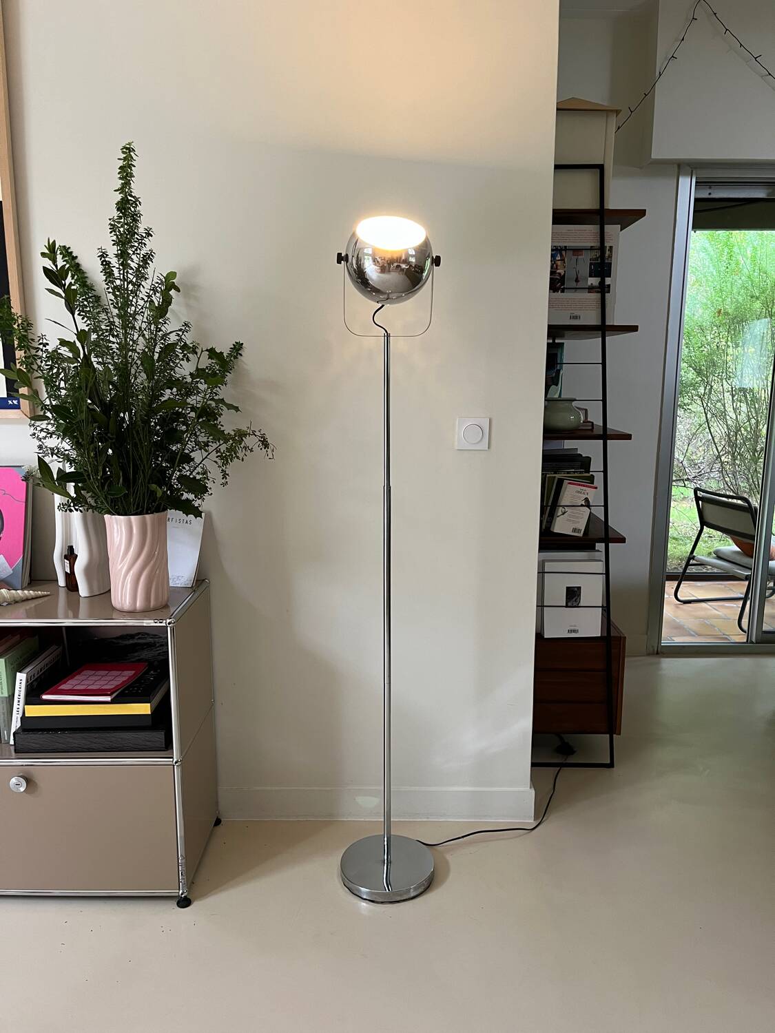 Eyeball Floor Lamp