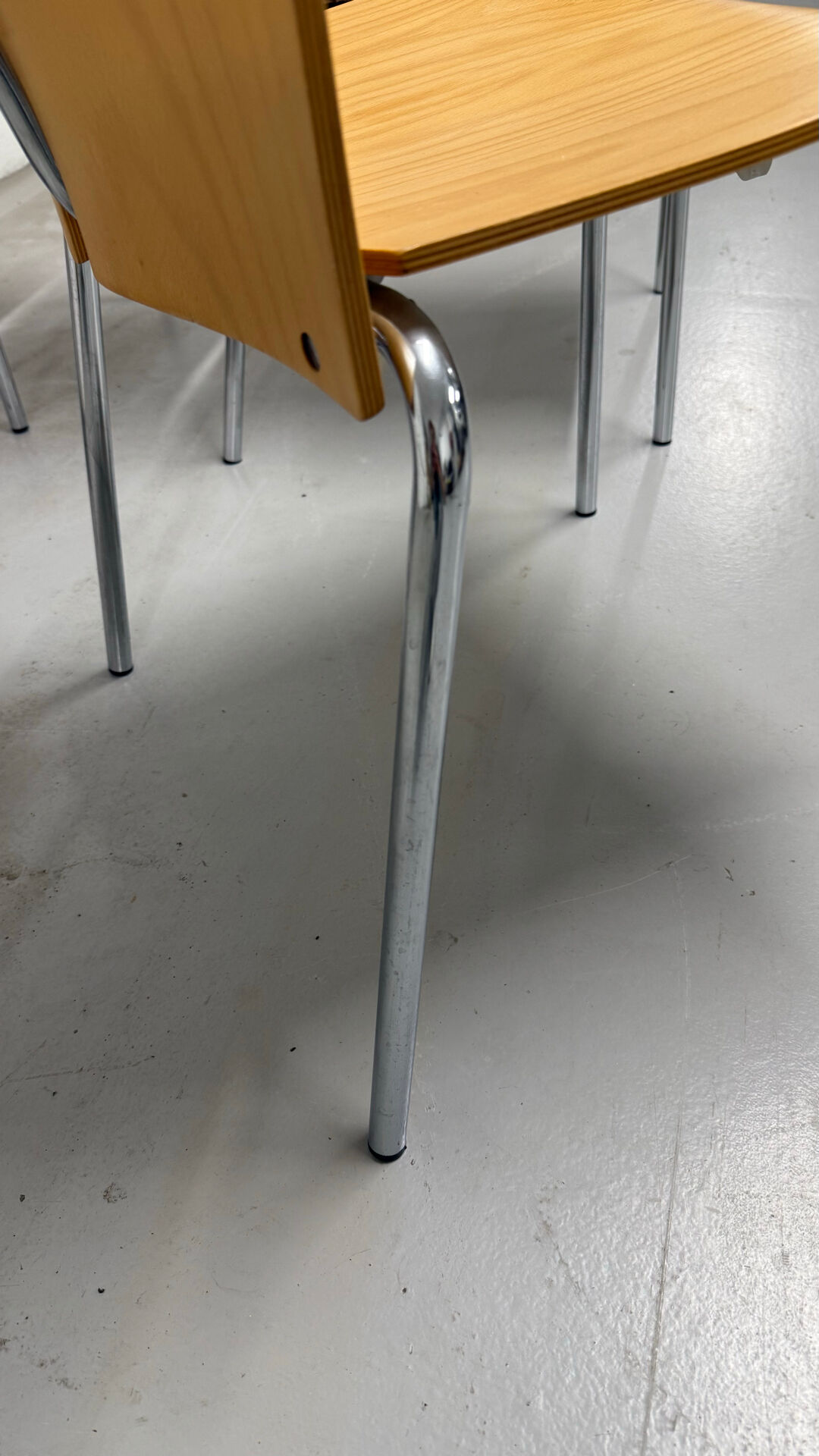 Ensemble de 4 chaises empilables vintage — Contreplaqué moulé et chrome, 199