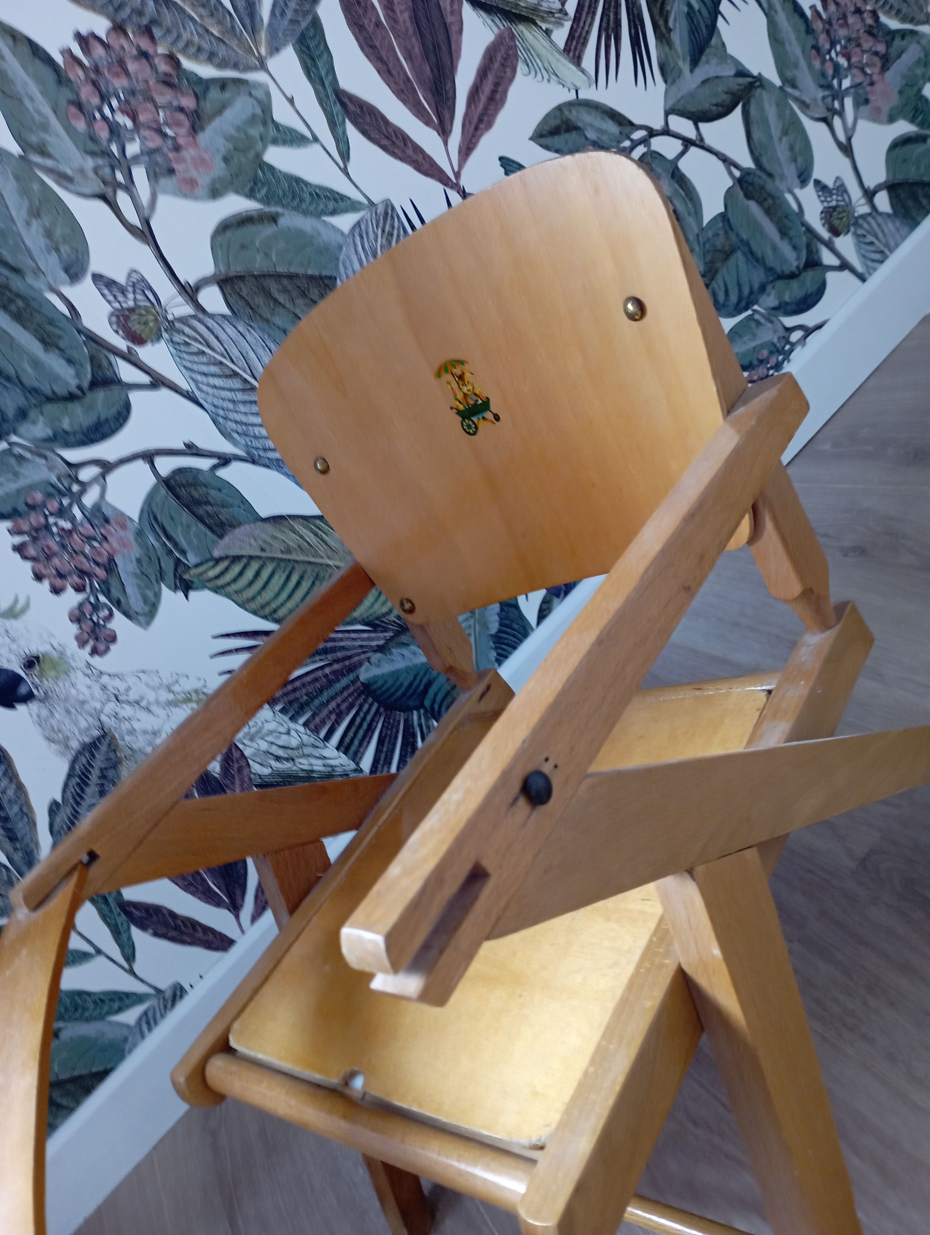 Armchair chair pot child compass feet