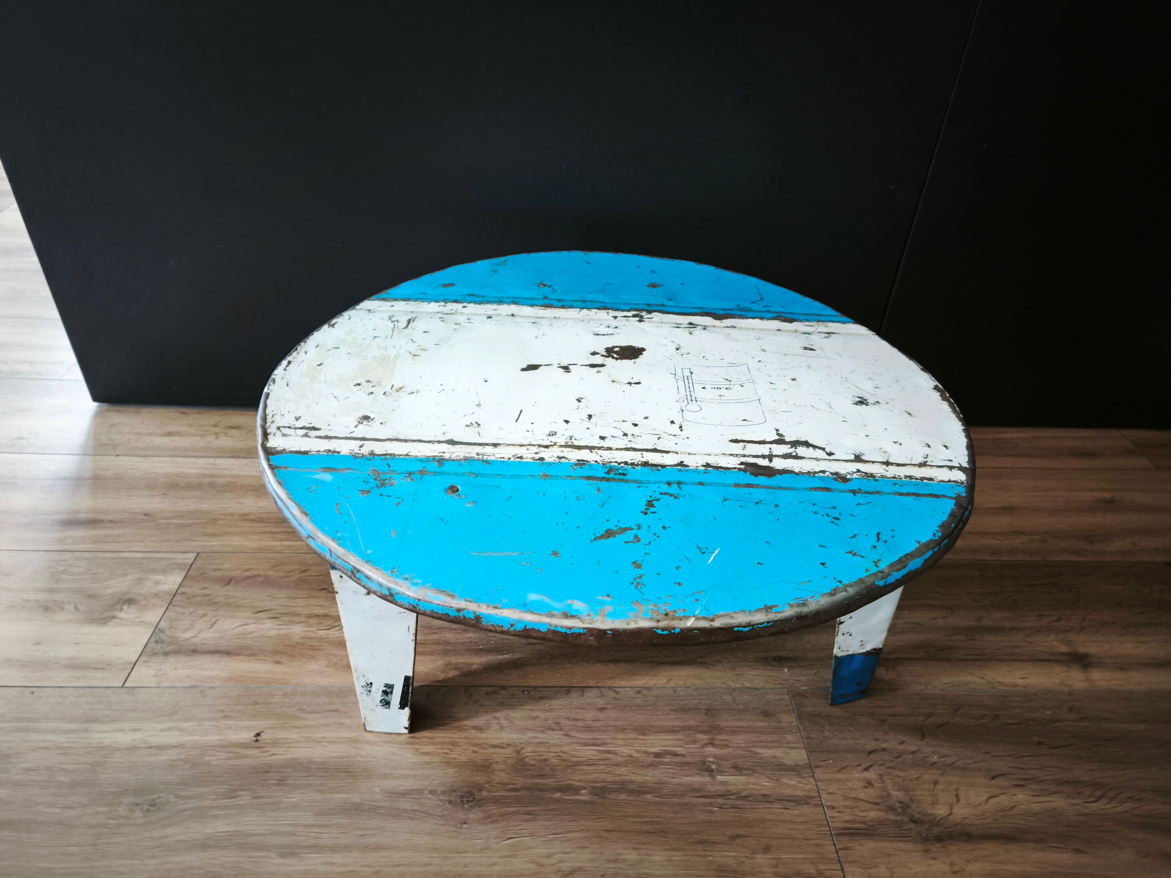 Table basse vintage en tôle de bidon industriel