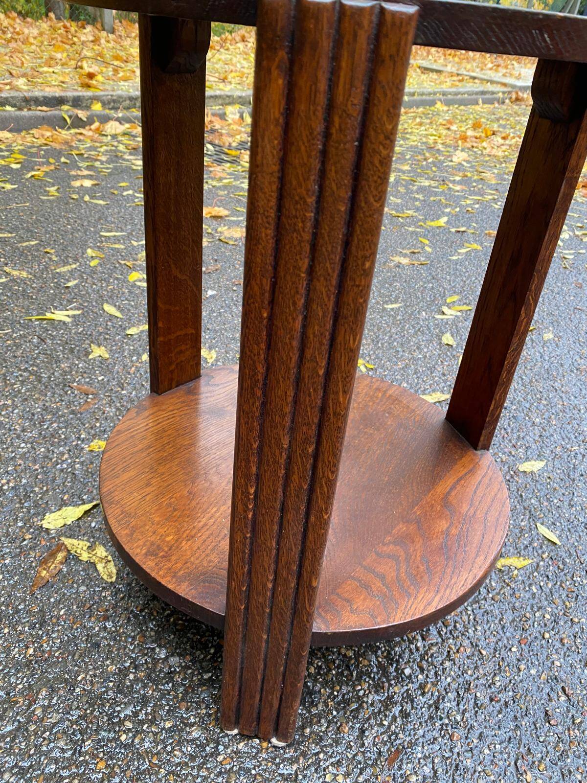 Table d'appoint ronde art déco en chêne massif 1950