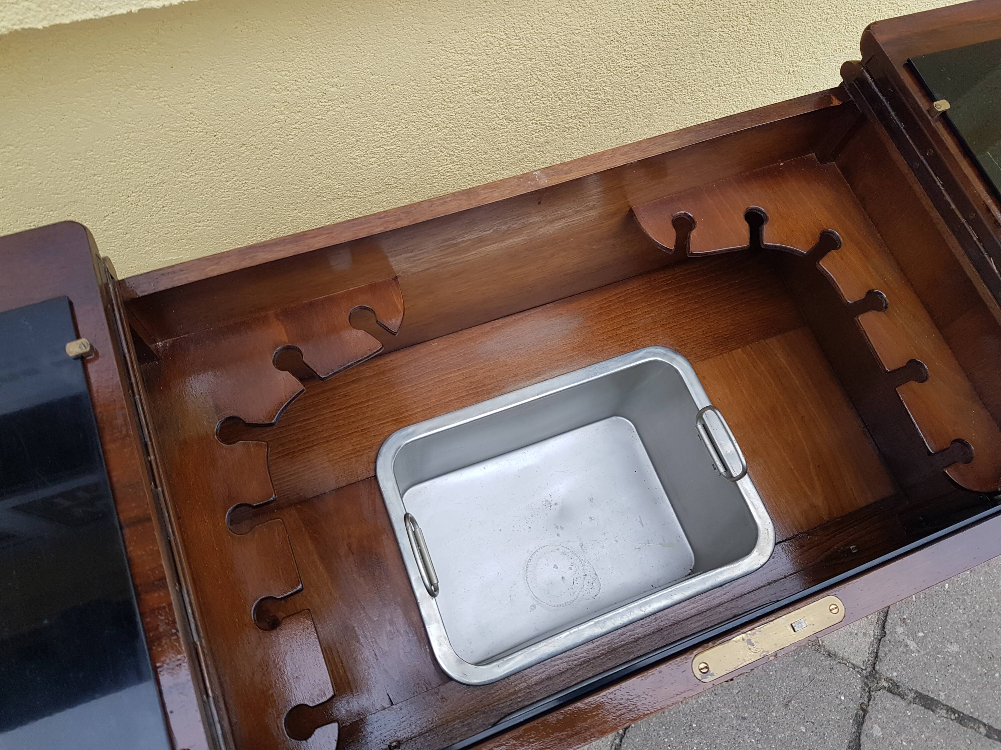 a beautiful house bar from around 1950, 80 x 50 x 70 cm in size and in very good condition