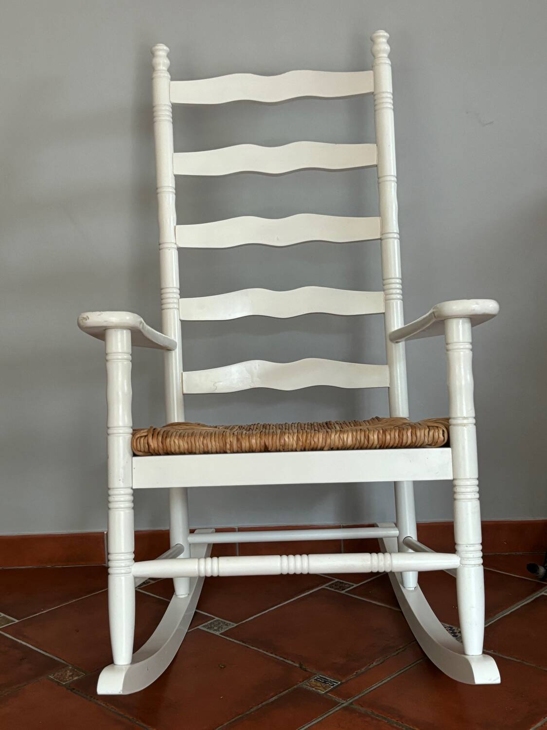 Chaise berçant rustique