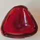 Cendrier/Vide poche en verre d Art soufflé Murano/Italie. Couleur rouge rubis/ambre