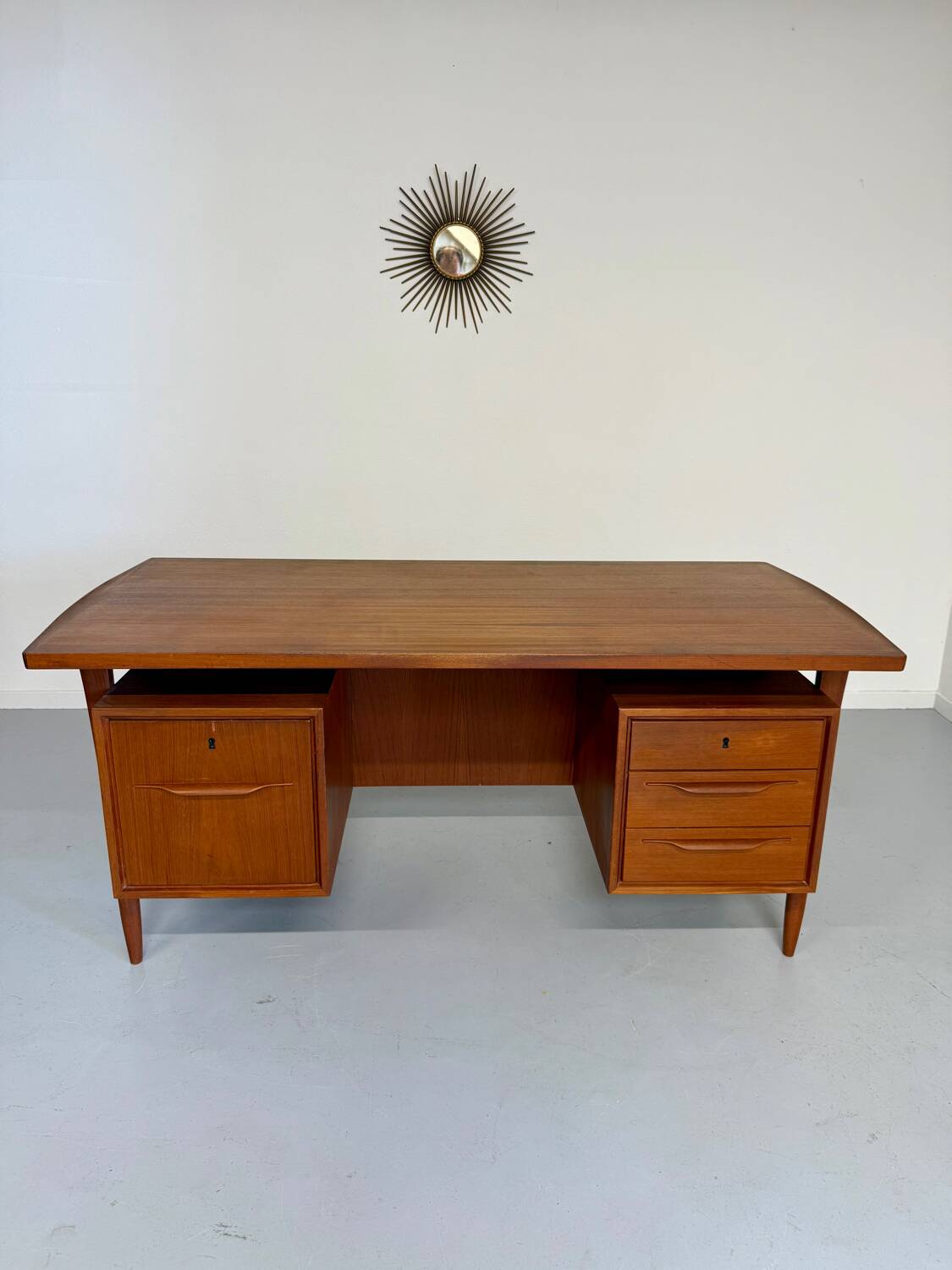 Scandinavian design desk Swiss Teack design 70s teak