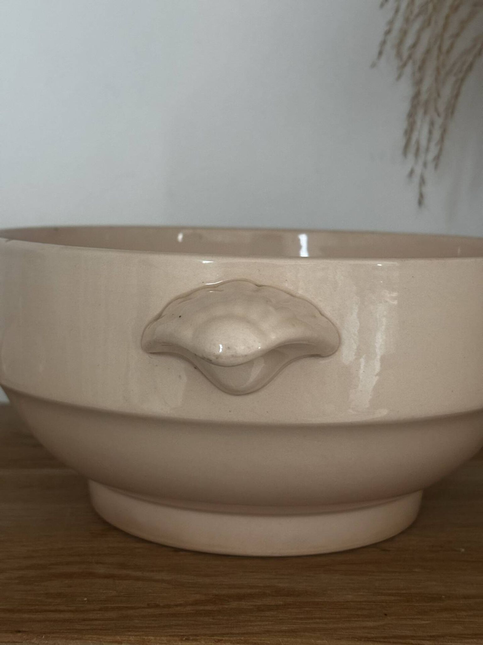 Ancienne soupière en faïence rose poudré Digoin