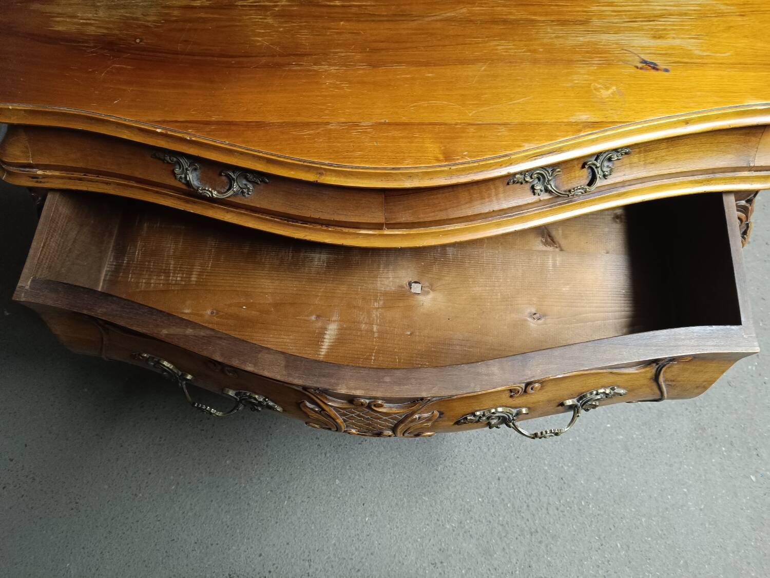 Bordeaux walnut chest of drawers
