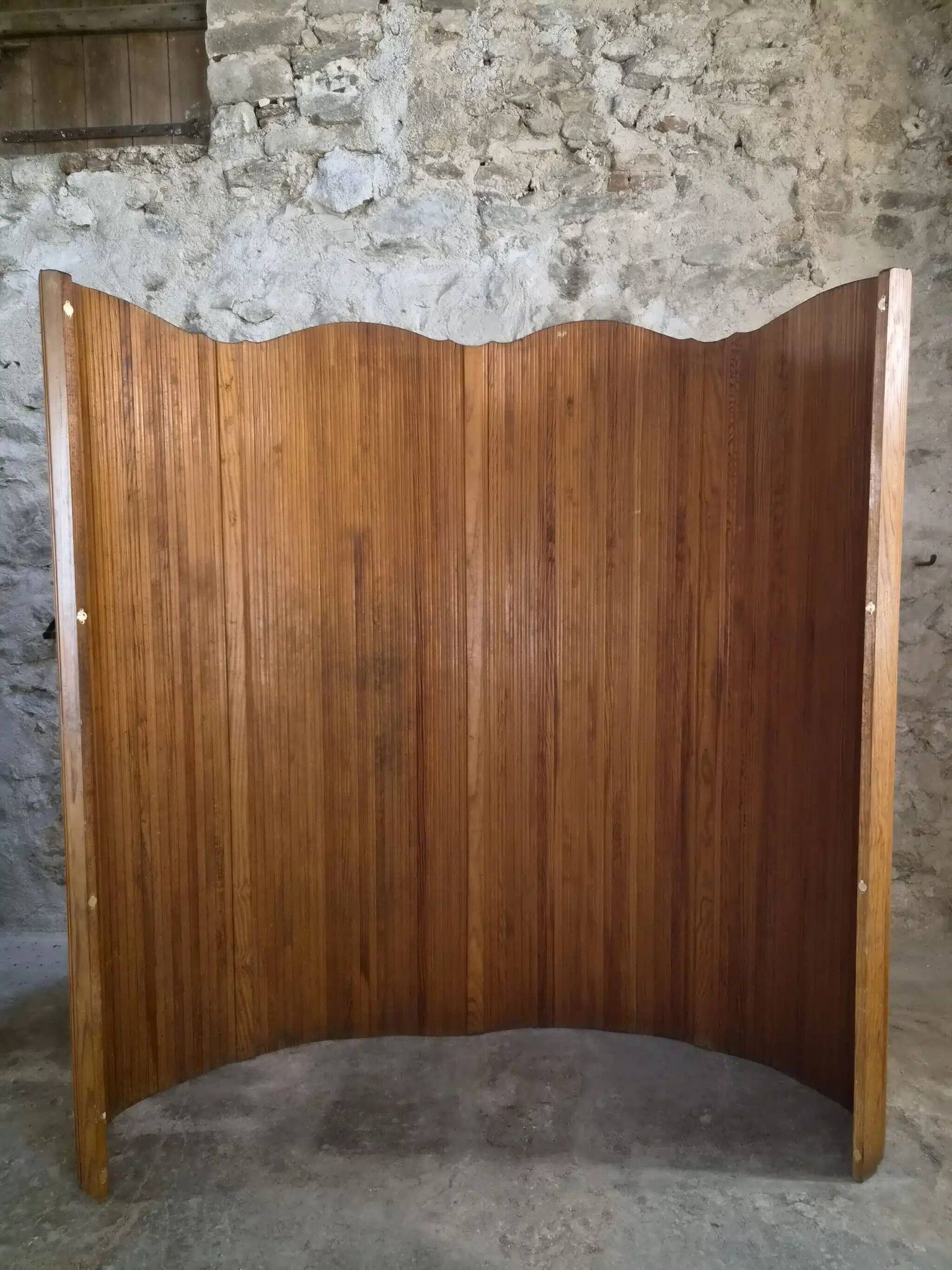 Large French folding screen in pine, room divider, 1950s, attributed to Baumann.