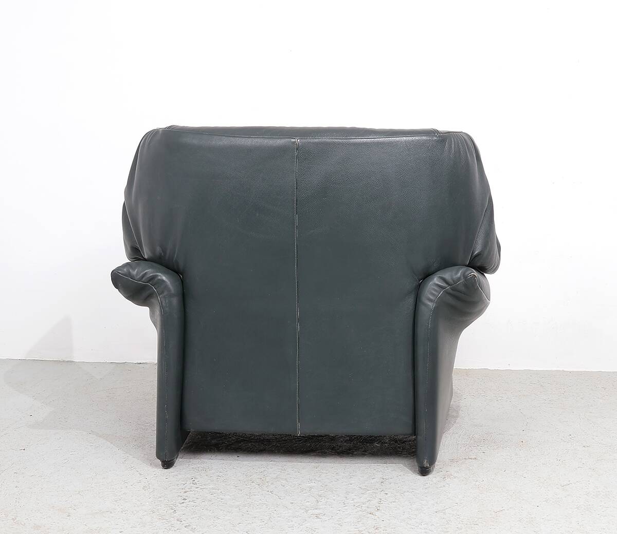 Cassina Portovenere set leather lounge chairs with ottoman
