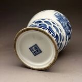 Dynastie qing style kangxi bleu et blanc les huit immortels traversant la mer vase prunus chinois