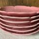 Assiettes barbotine fleur rose