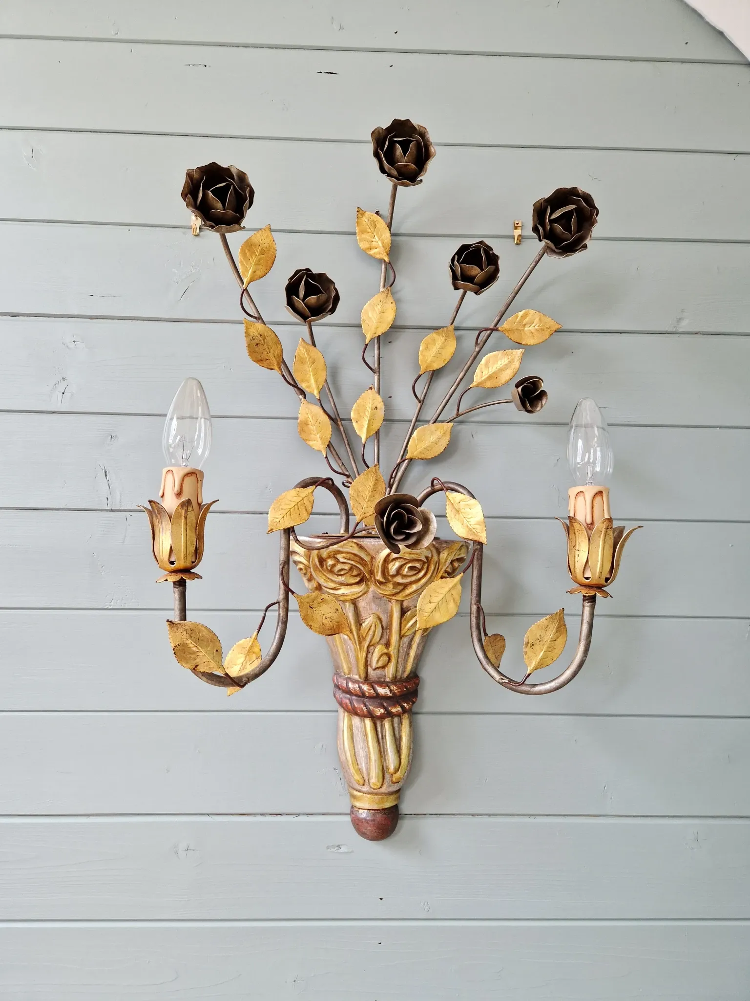 Large Florentine wall sconce, Hollywood Regency, 1960-70.