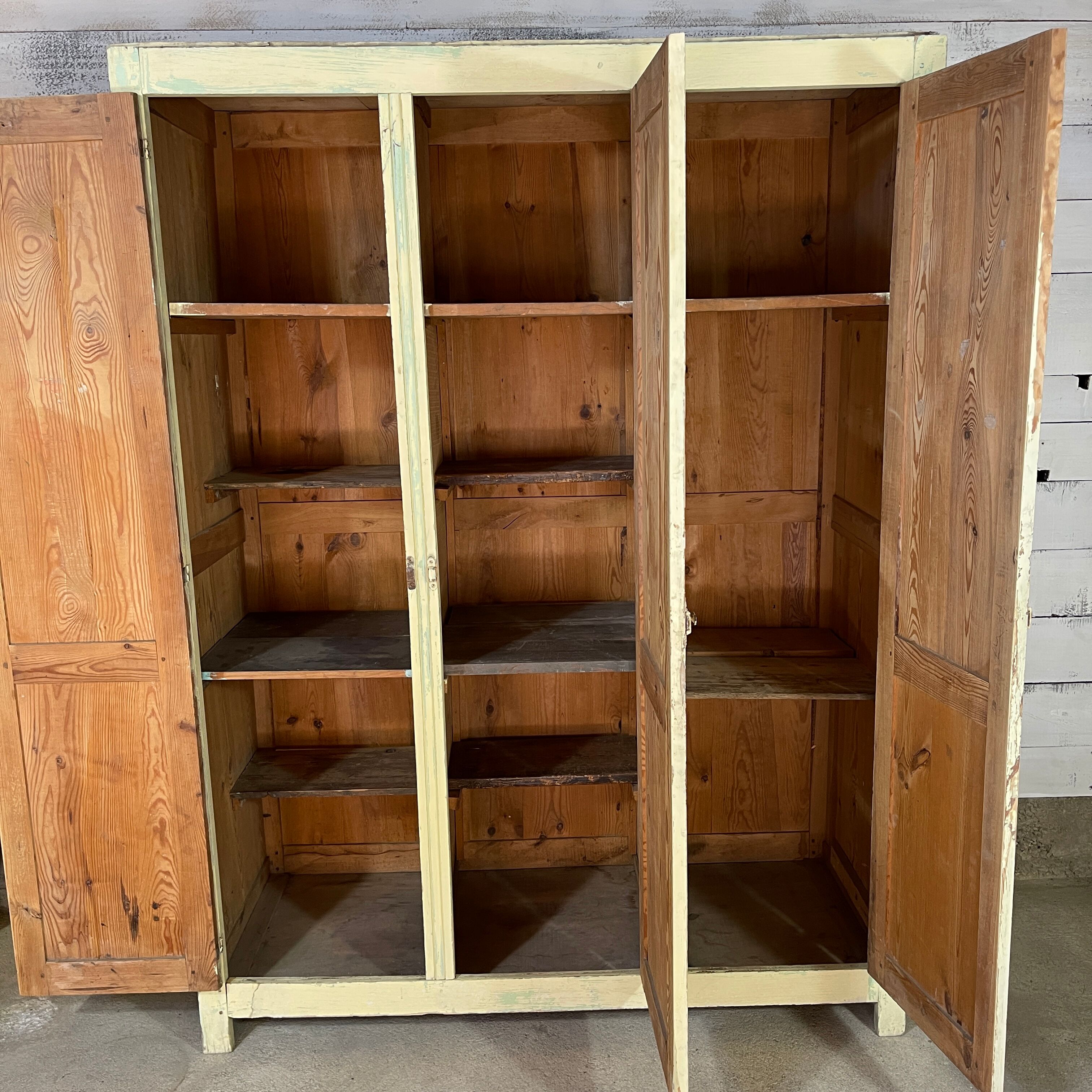 Wooden cloakroom 3 doors