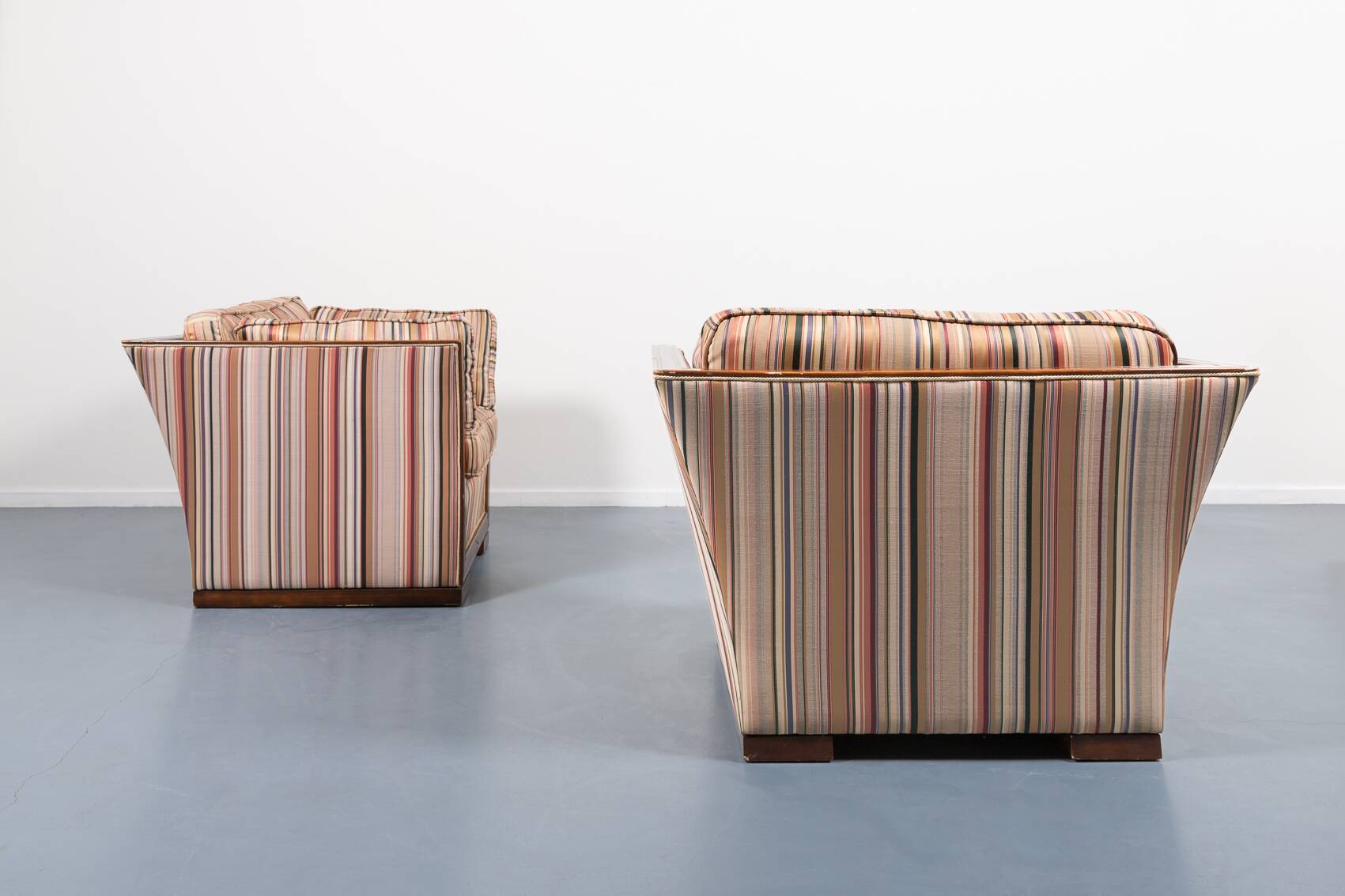 Paire de fauteuils lounge design italien des années 1980