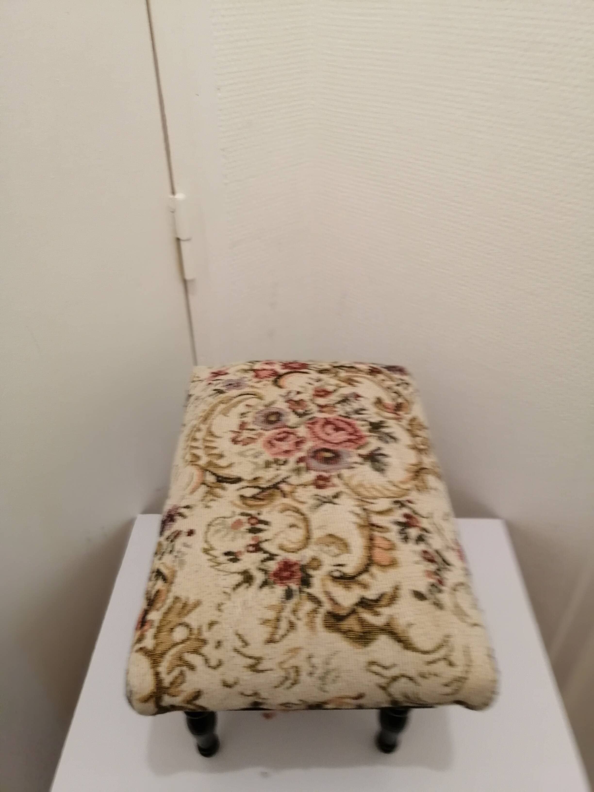 footrest in wood and fabric