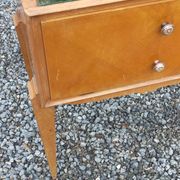 Vintage pair of bedside tables from the 1950s in sycamore and a mirror.