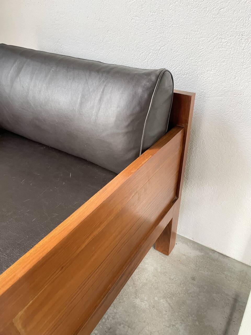 Modernist armchair in exotic wood and leather
