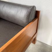 Fauteuil moderniste bois exotique et cuir