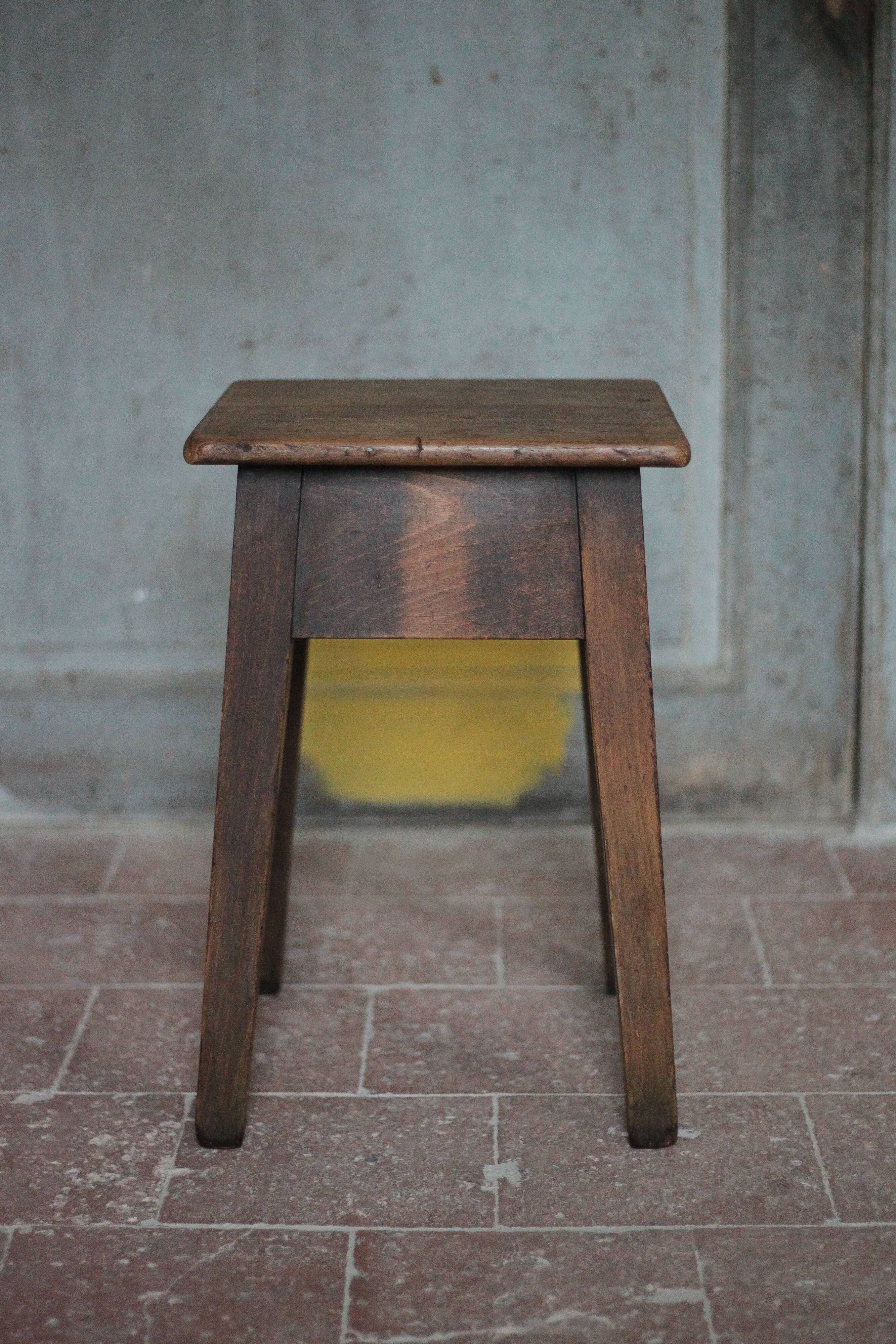 Ancien tabouret bois, tabouret d'appoint, tabouret d'atelier, déco intérieur