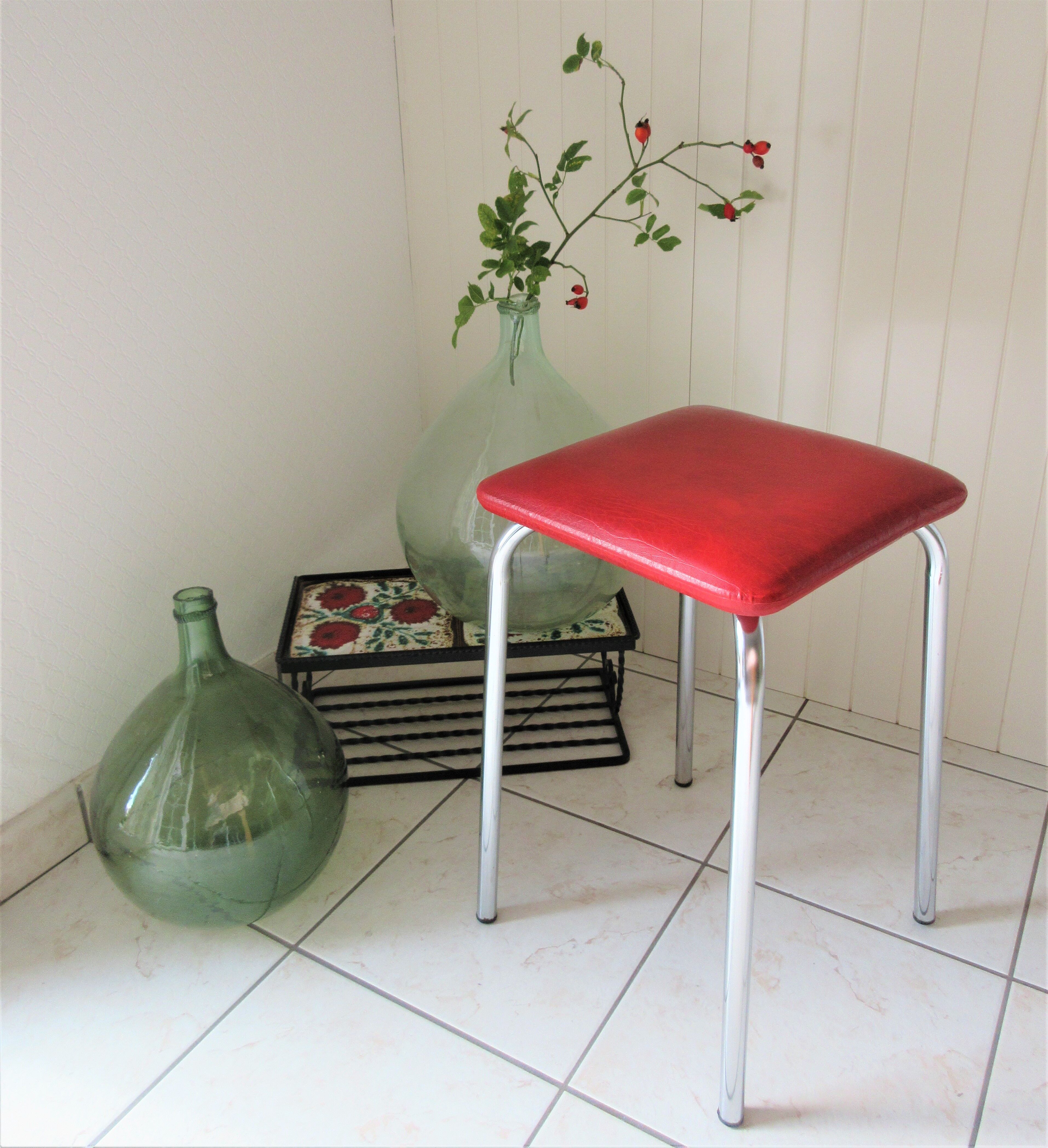 red stool in skai