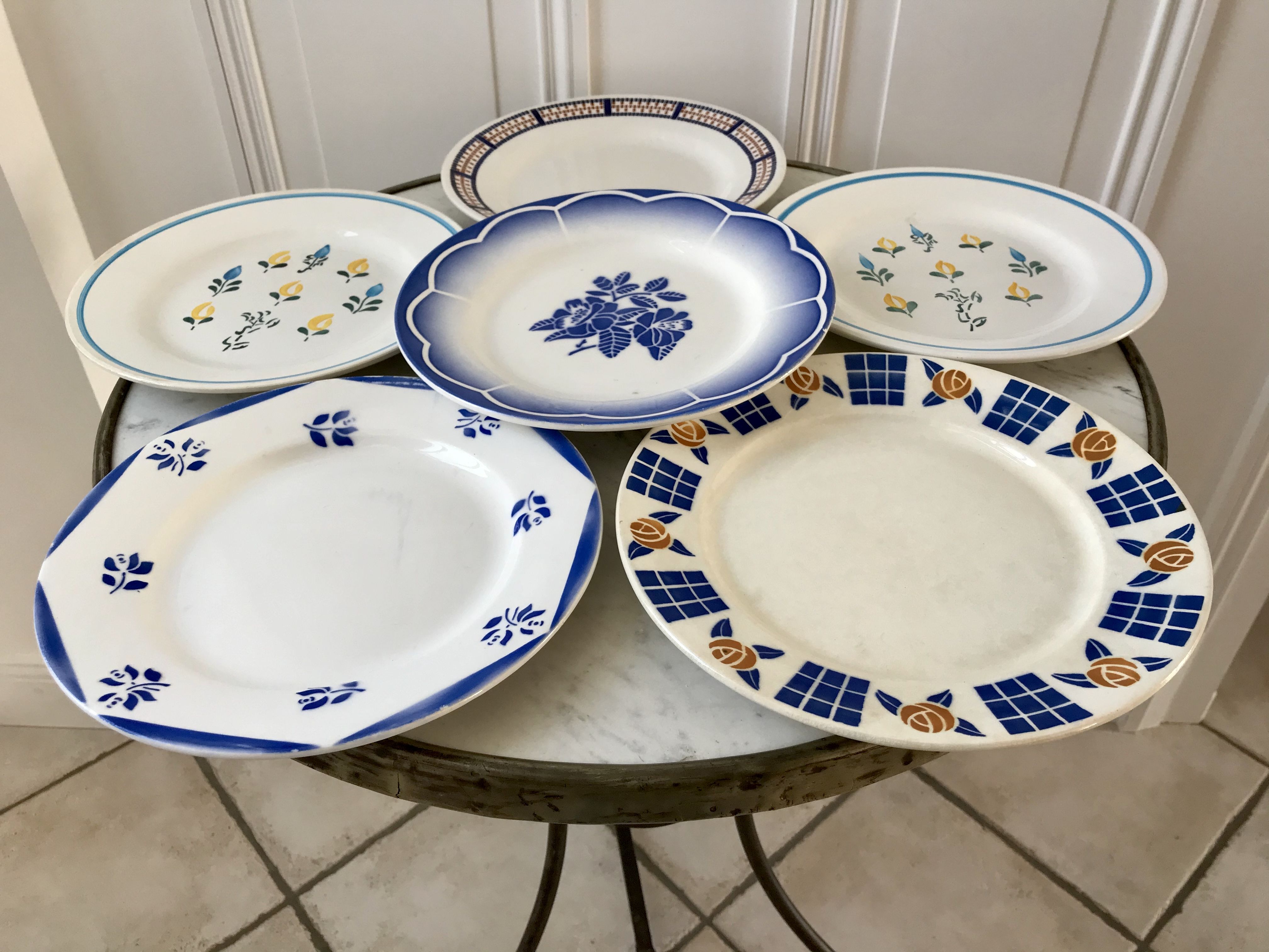 Set of 6 flat plates mismatched Digoin Sarreguemines