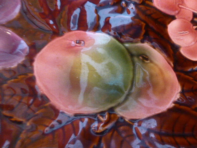 Dish a cakes Sarreguemines vintage 1970, dabbling in enamelled ceramic, fruits