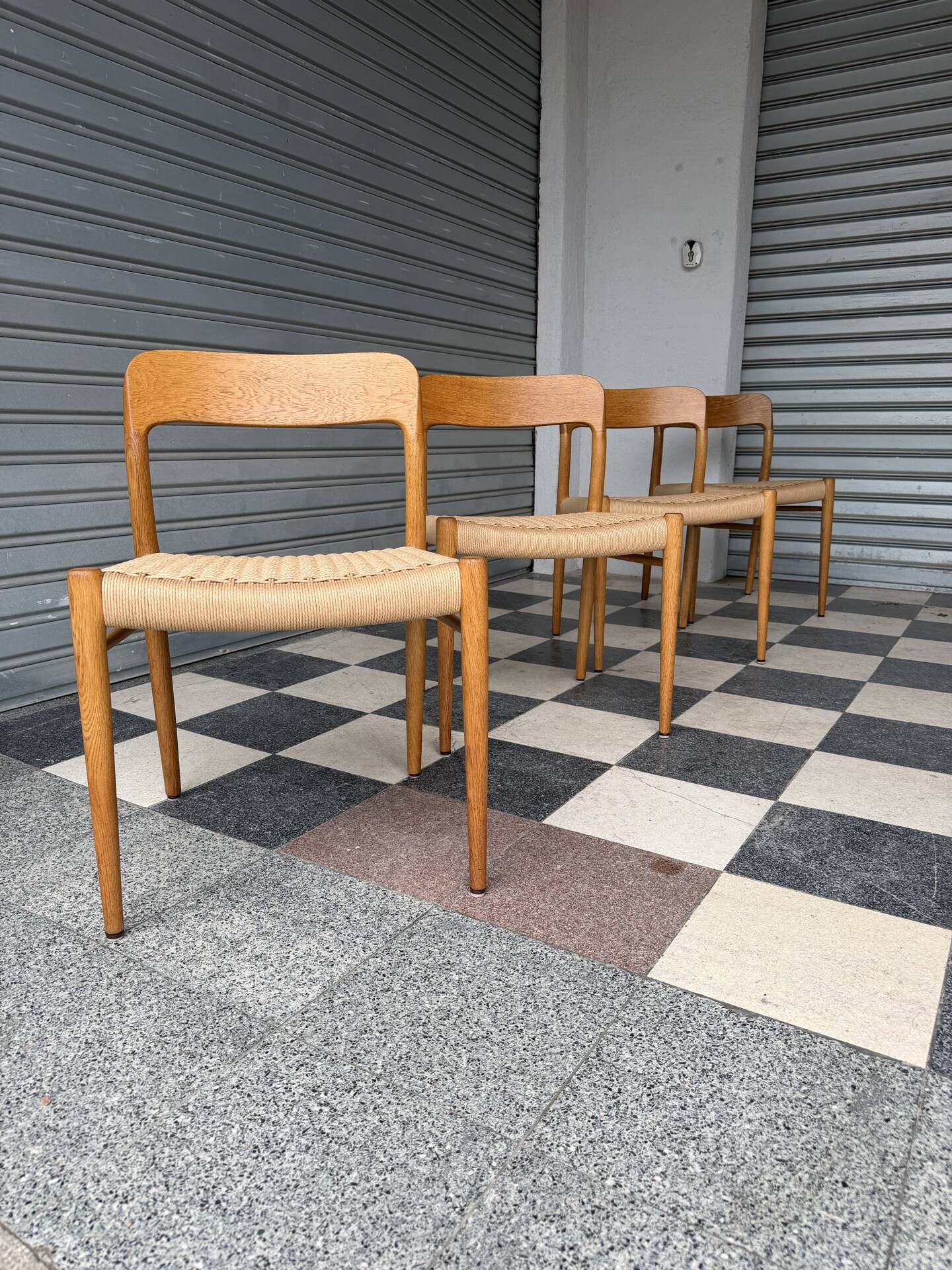 Set of 4 Møller 75 chairs in oak