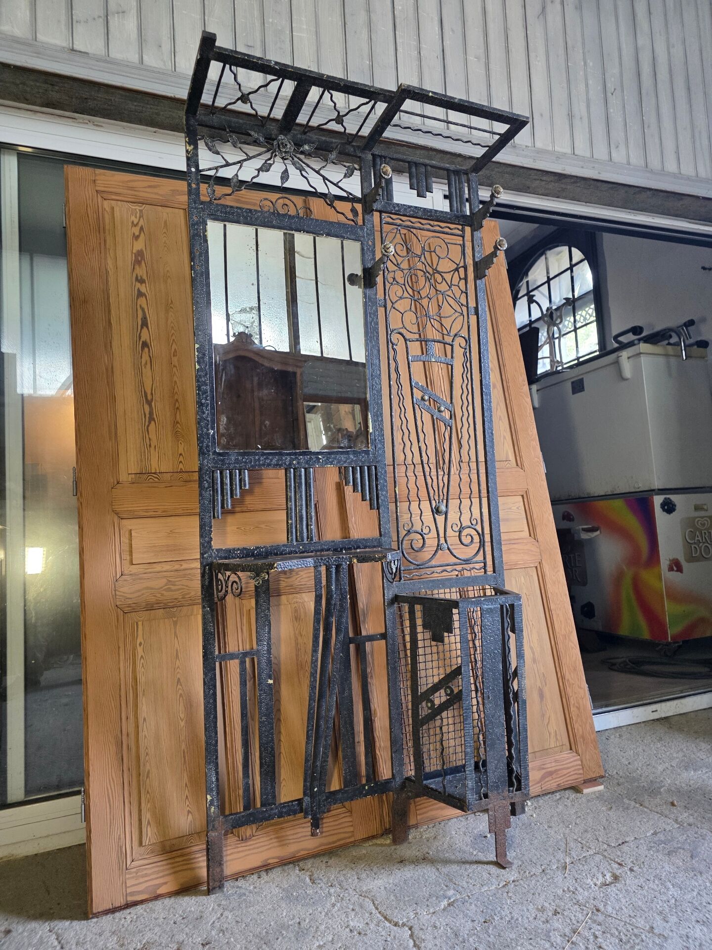 Art Deco coat rack wardrobe in wrought iron from the 1930s.