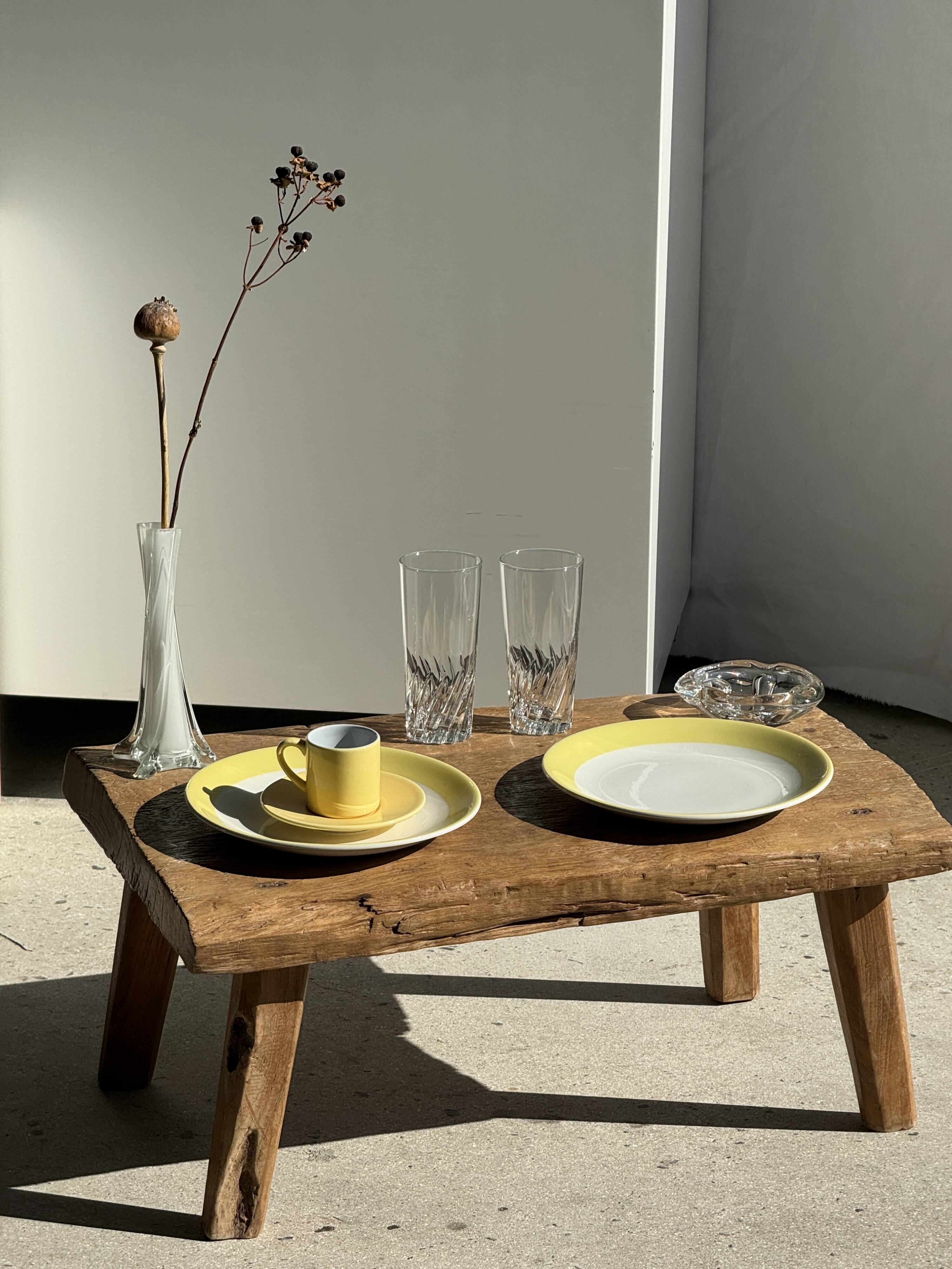 Set of 2 large plates with yellow rim, brand 12.