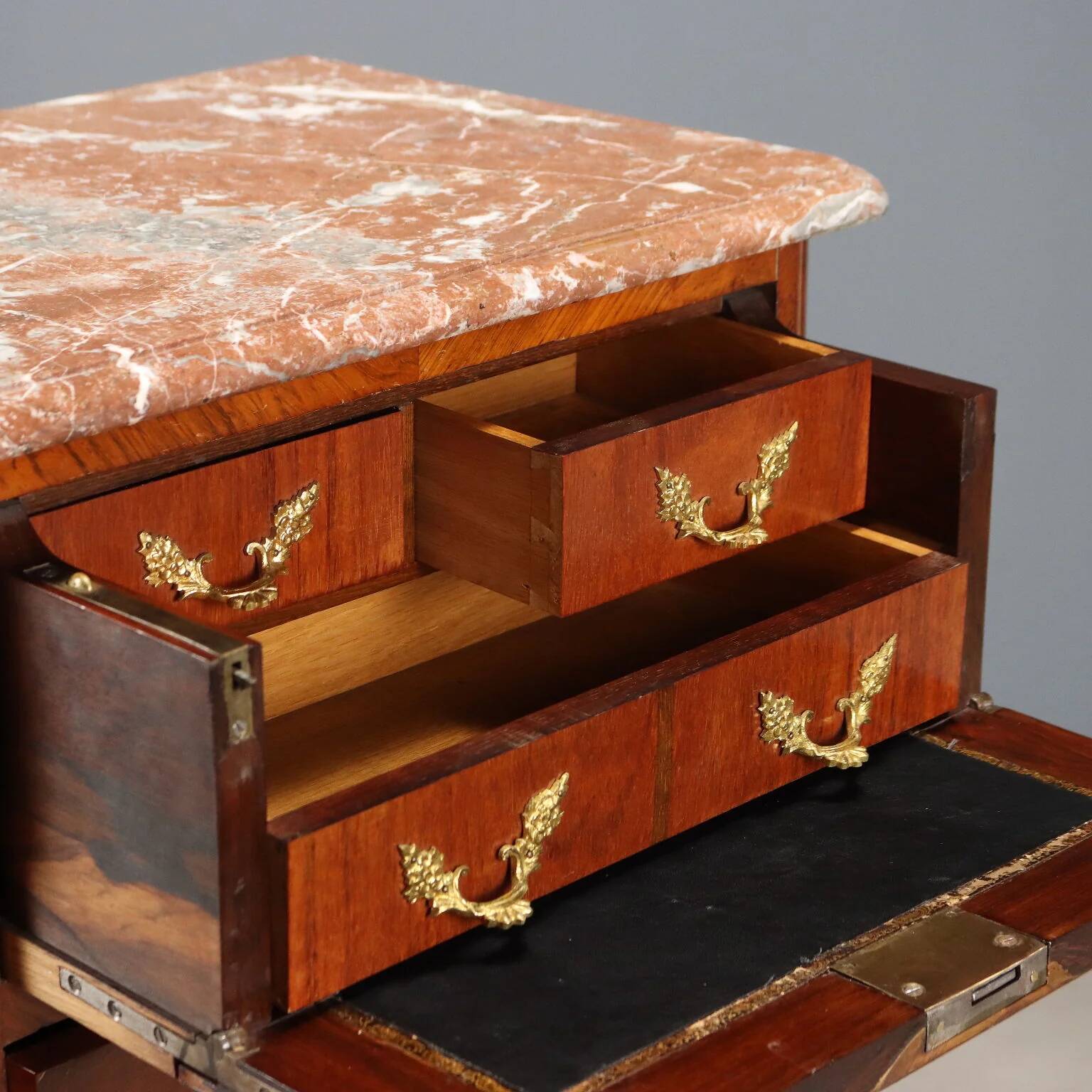 Antique Napoleon III cabinet in violet wood, 19th century.