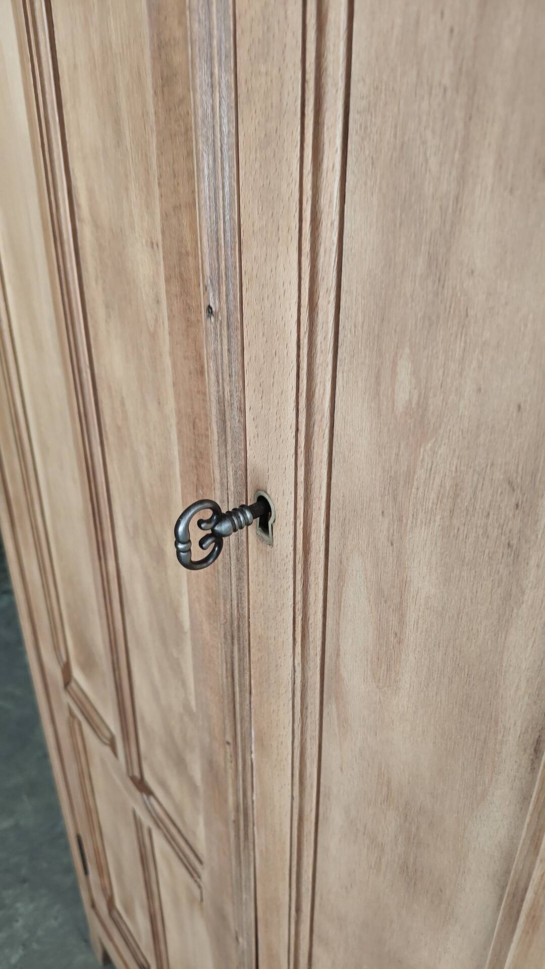 Armoire parisienne