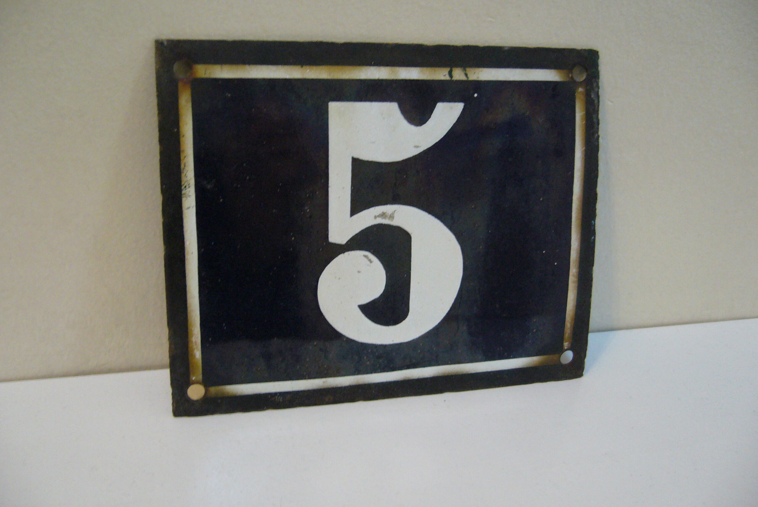 Vintage enamel plate of street number 5